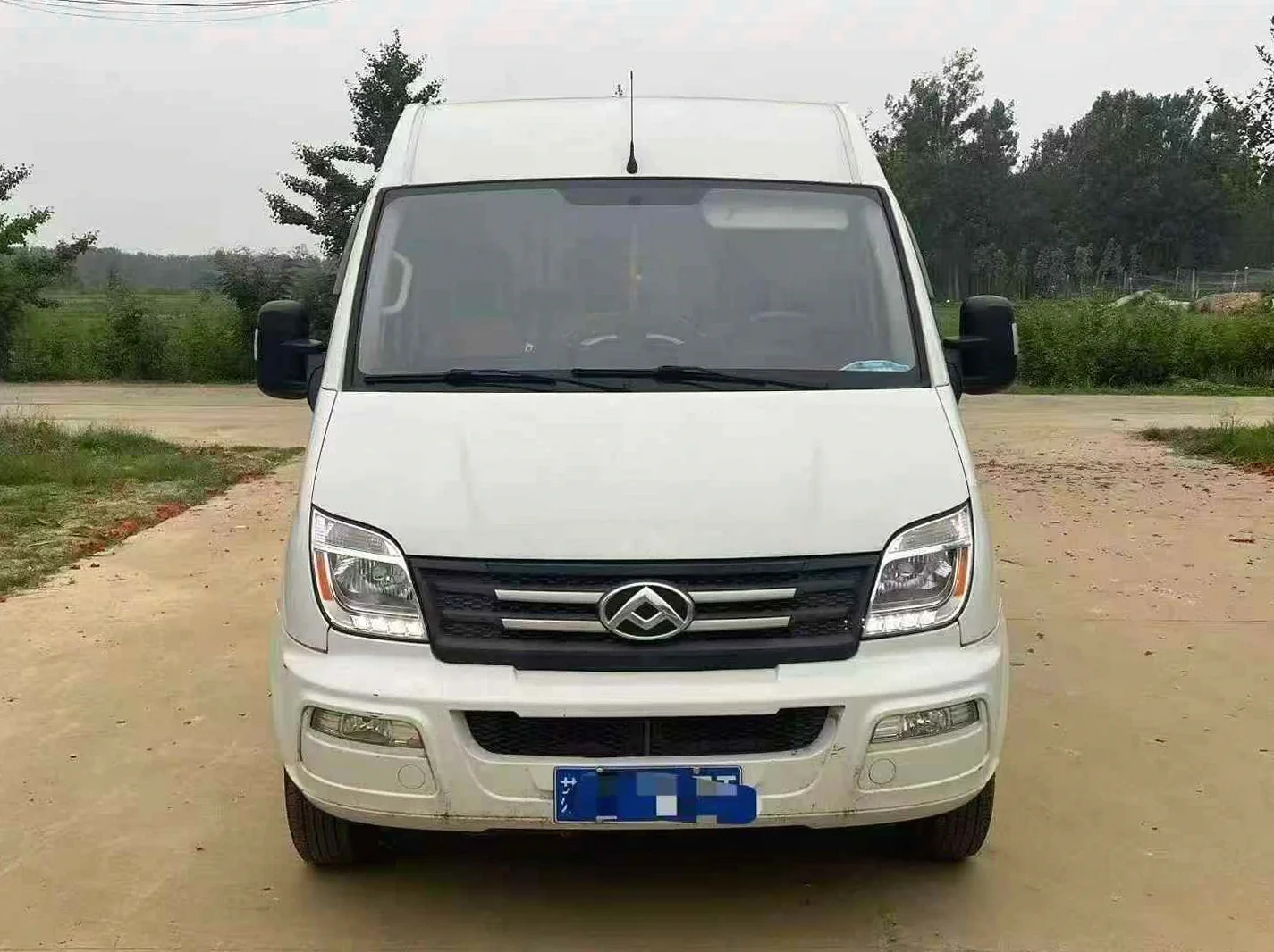 23年大通V80 2.0T高顶商务