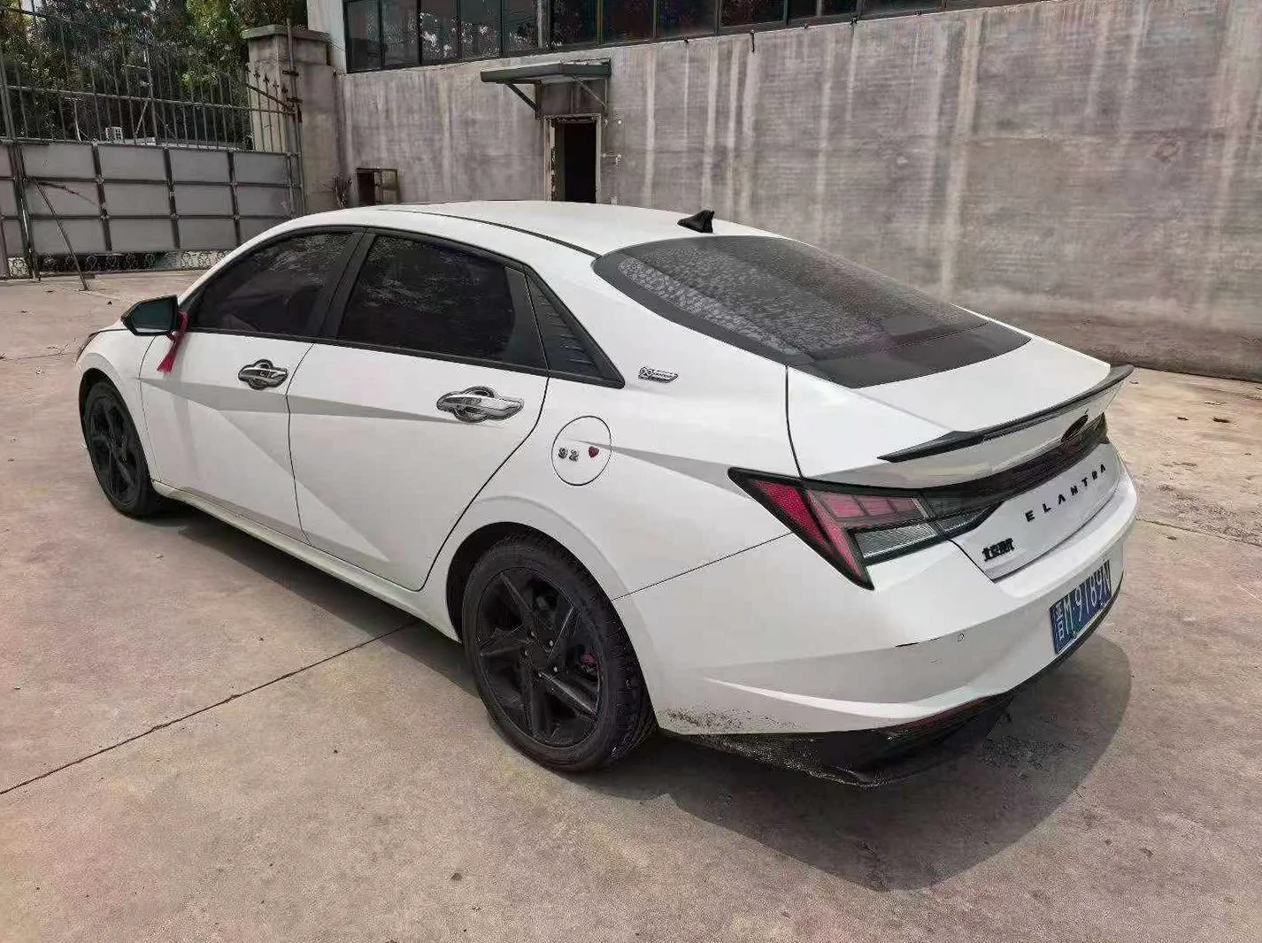 现代伊兰特 后面外观三