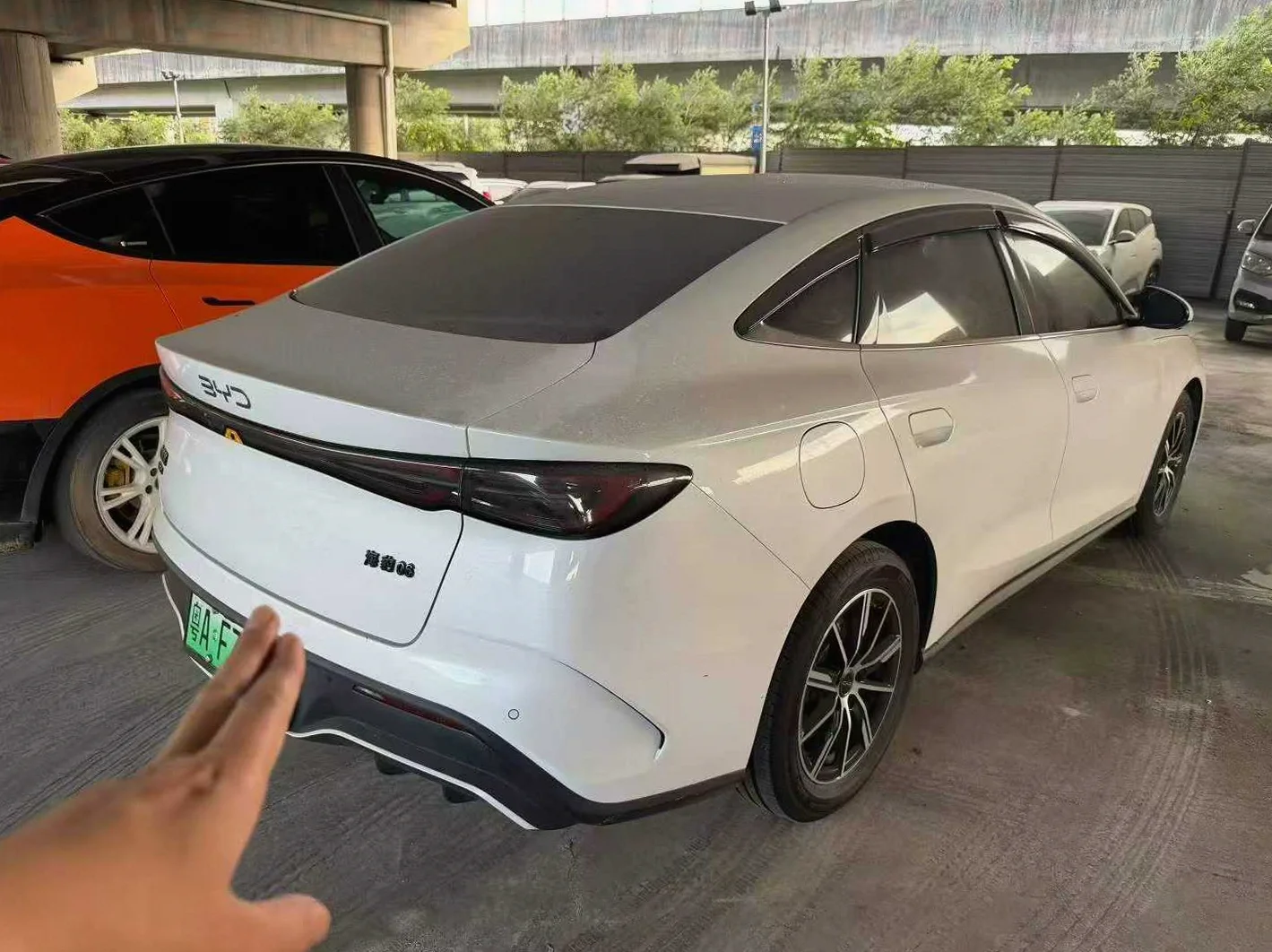 比亚迪海豹 正面外观三