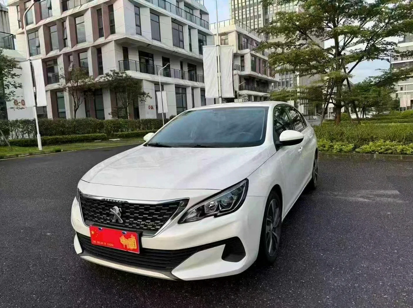 标致408 正面外观三