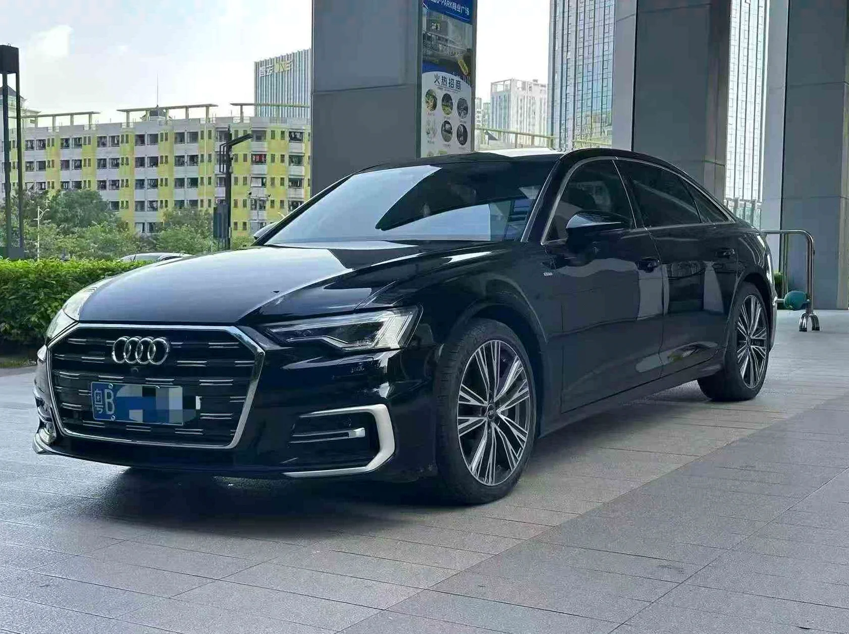 奥迪A6L 正面外观三