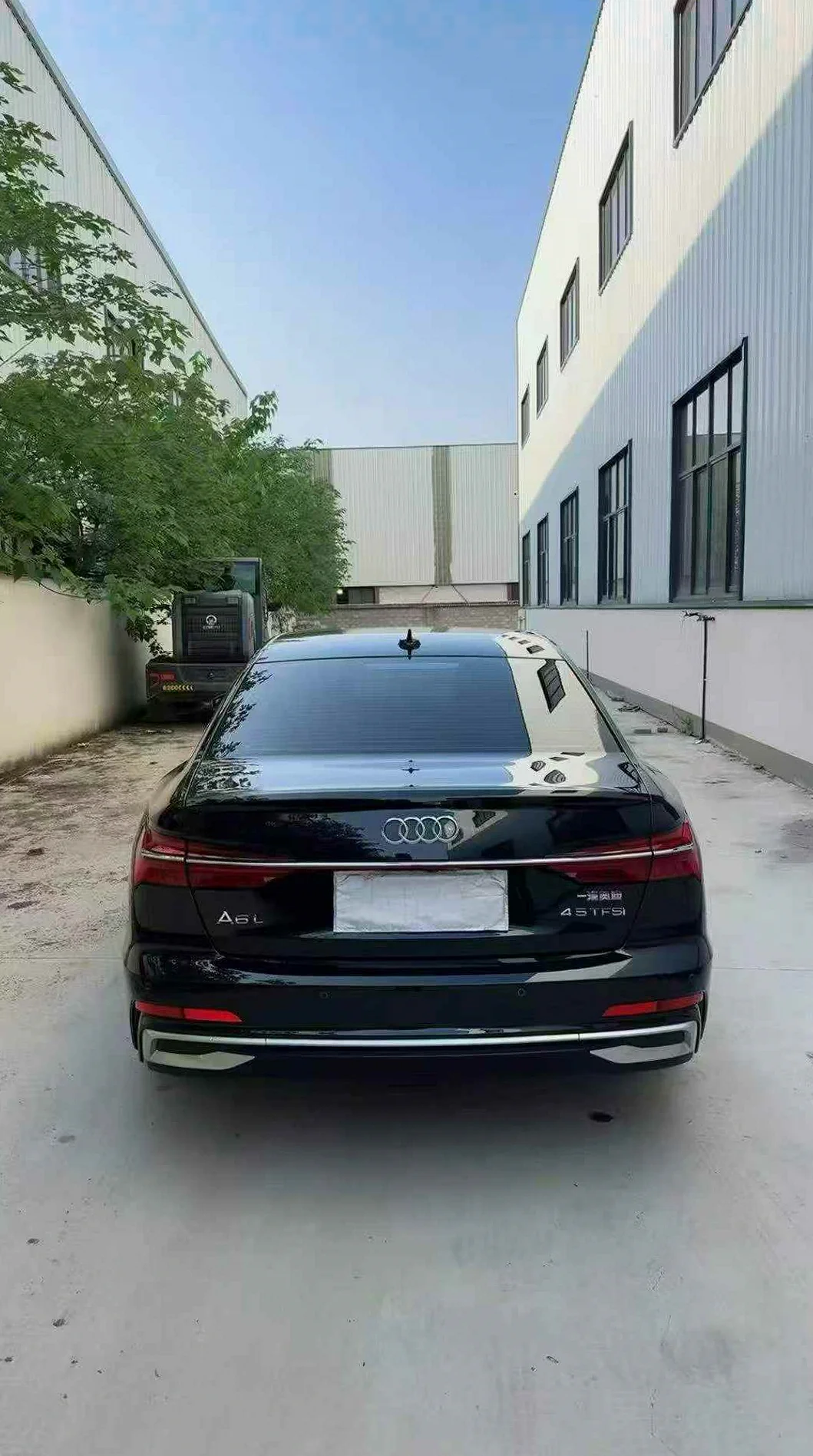 奥迪A6L 后面外观一