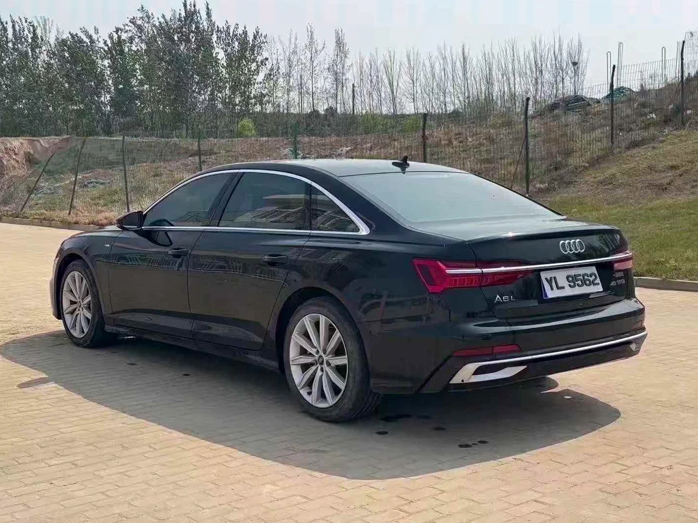 奥迪A6L 后面外观一