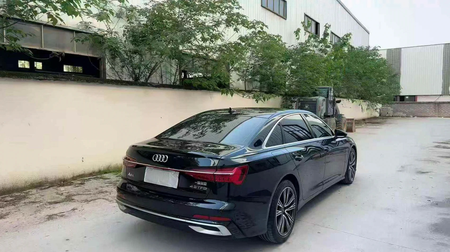奥迪A6L 后面外观三