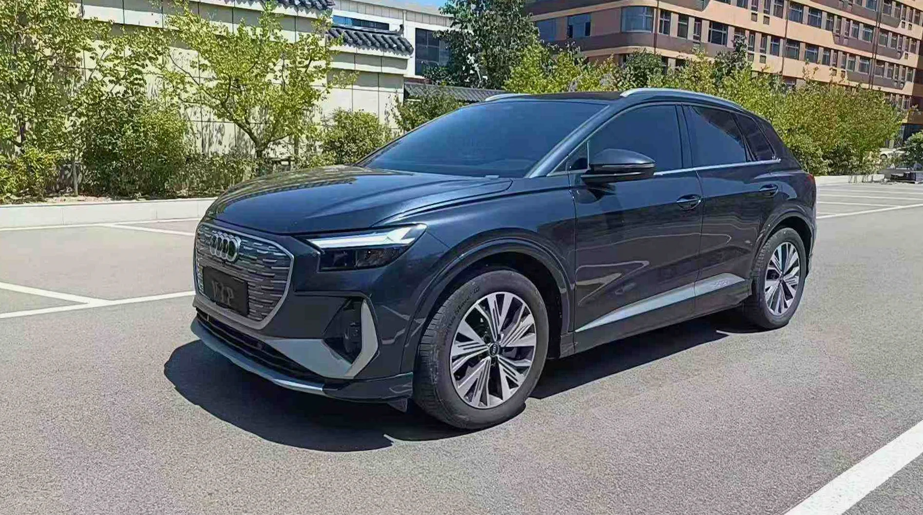 奥迪Q4 正面外观二