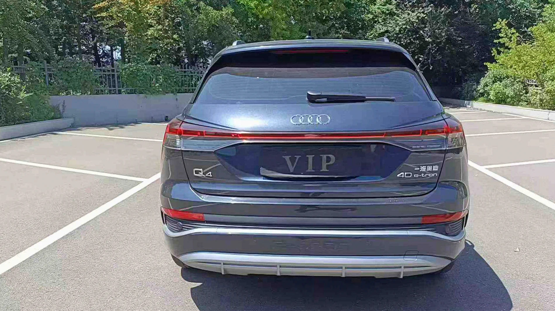 奥迪Q4 后面外观一