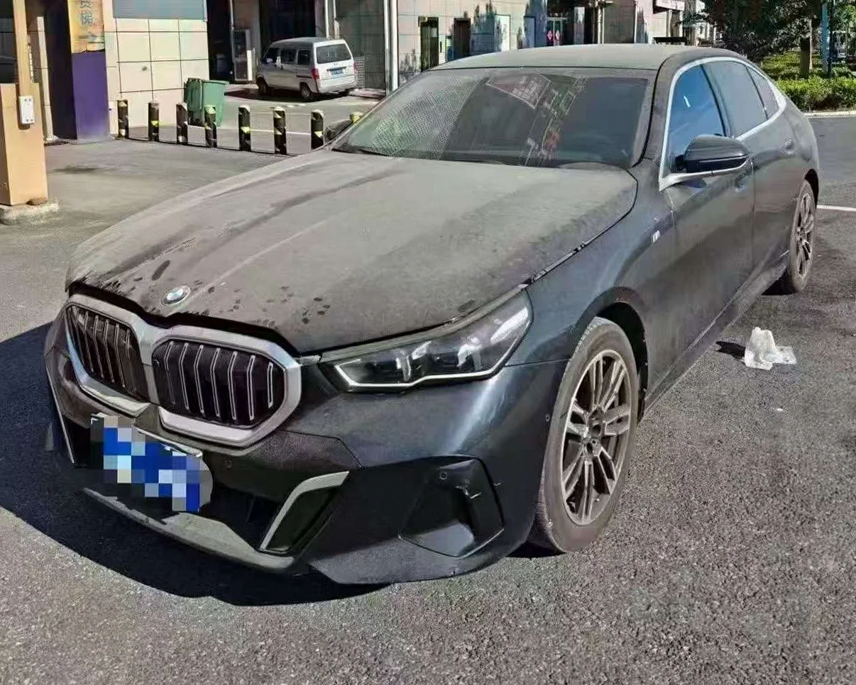 宝马5系 正面外观二