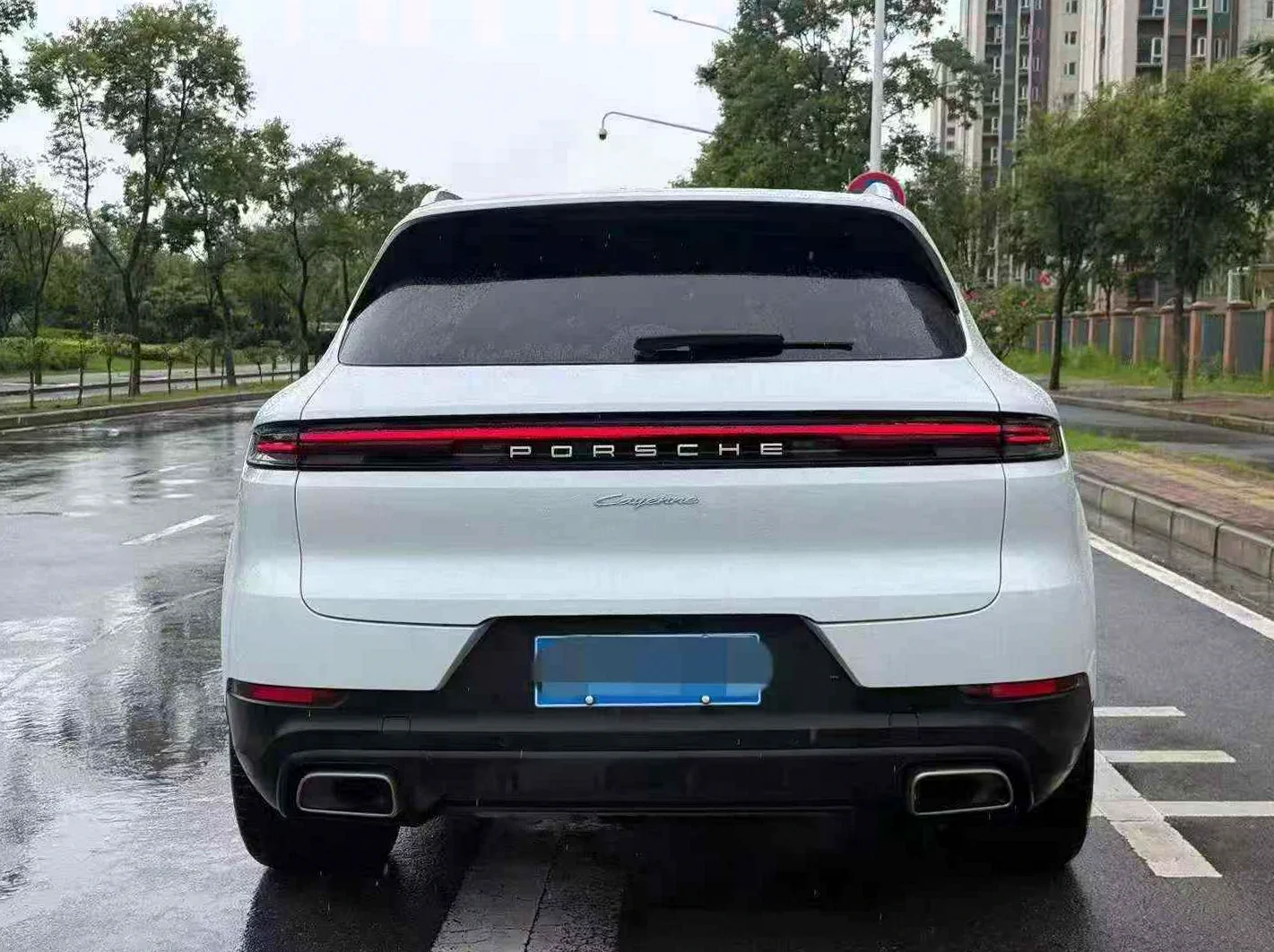 保时捷卡宴 后面外观一
