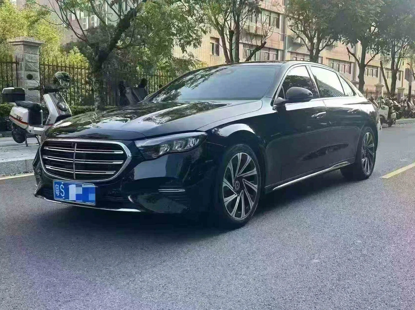 24款奔驰E300L豪华型