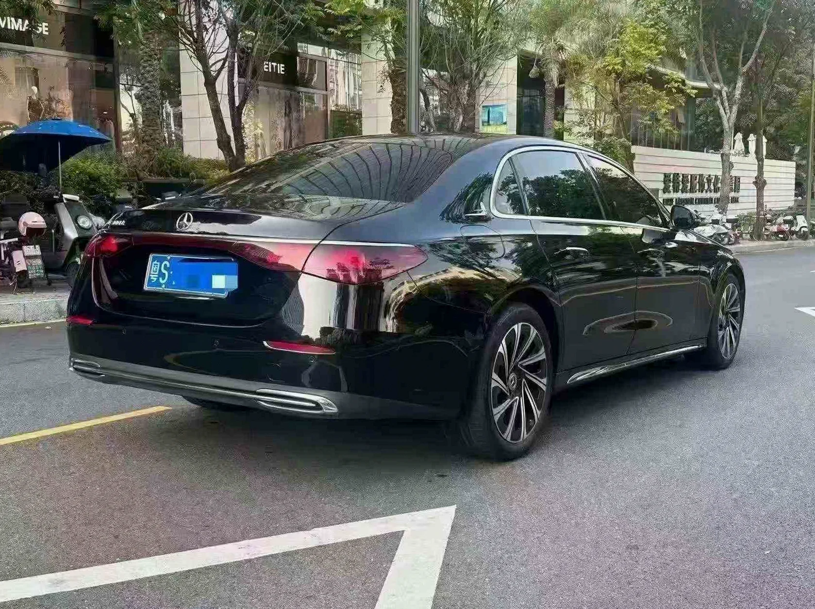 奔驰E 驾驶室