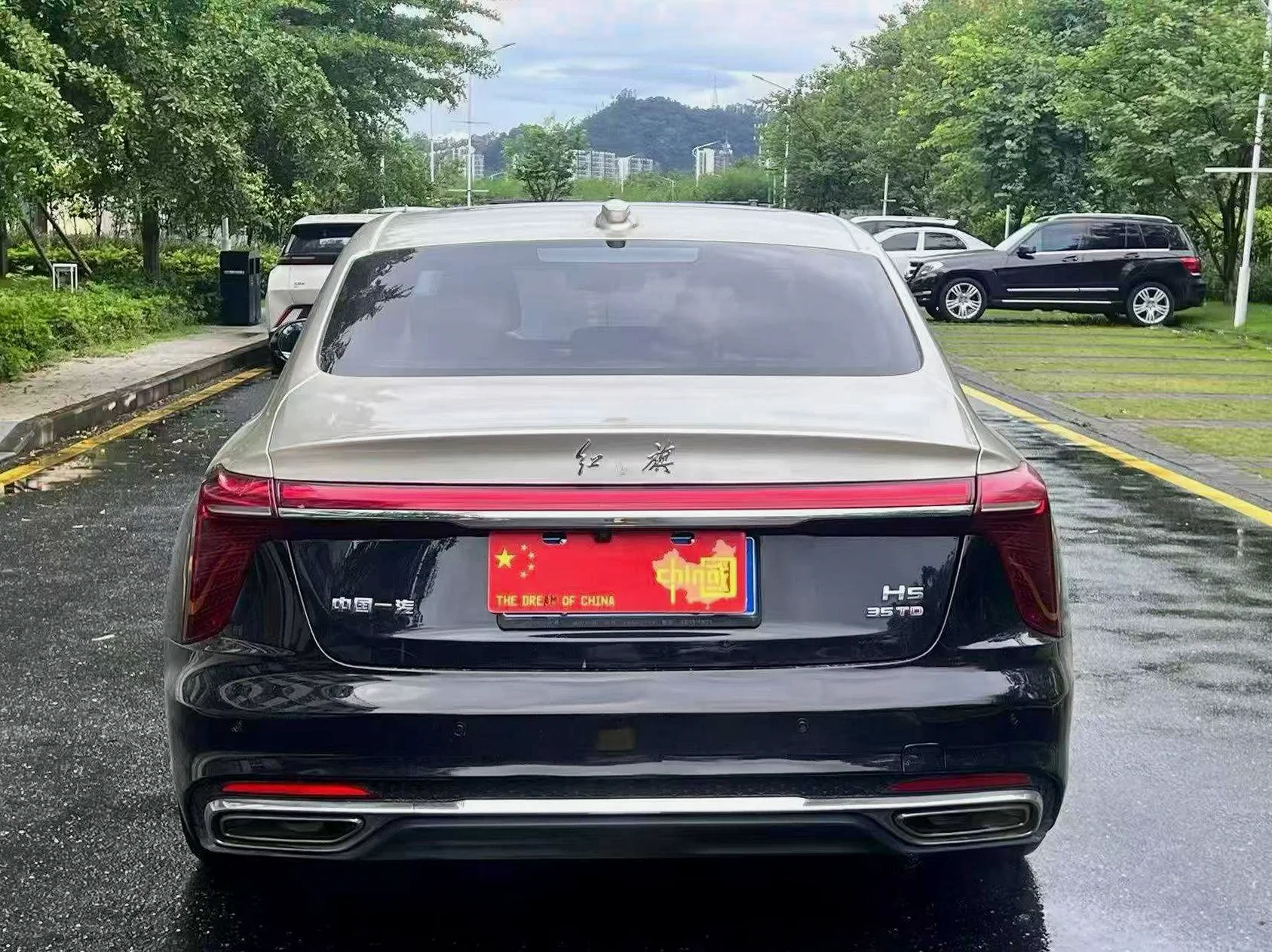 红旗H5 后面外观二