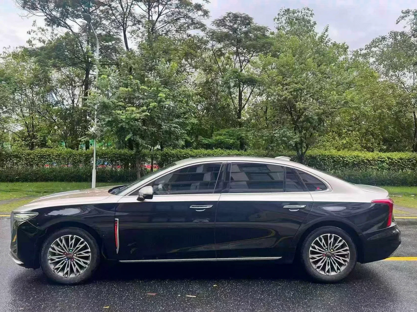 红旗H5 后面外观一