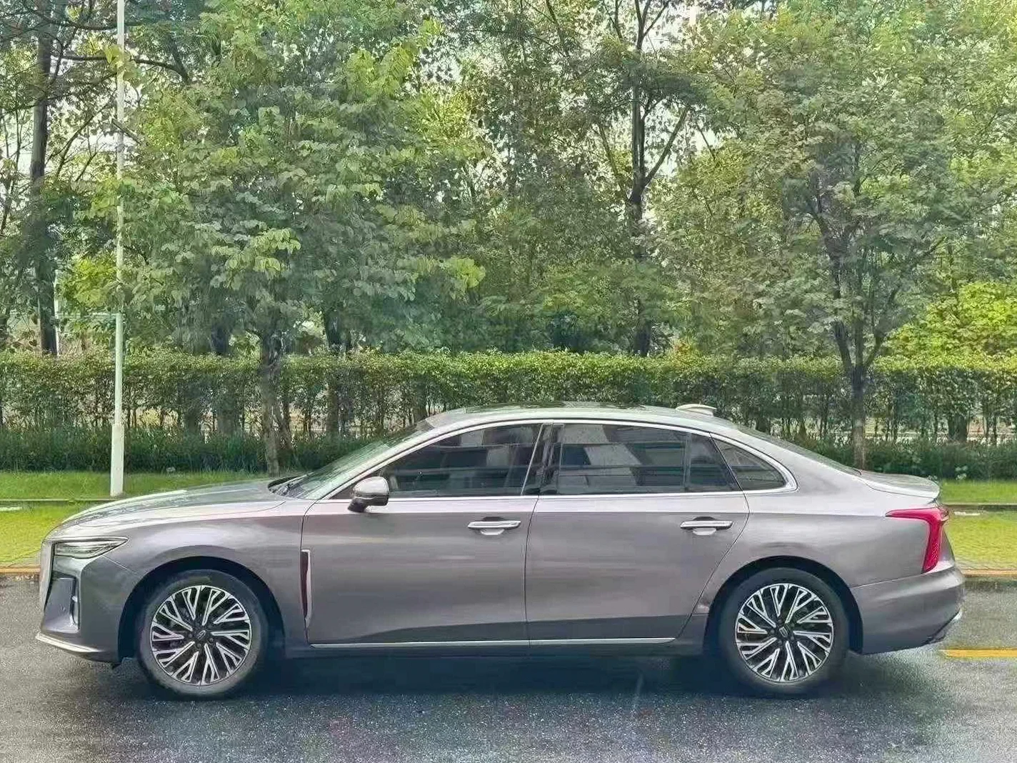 红旗H5 后面外观一