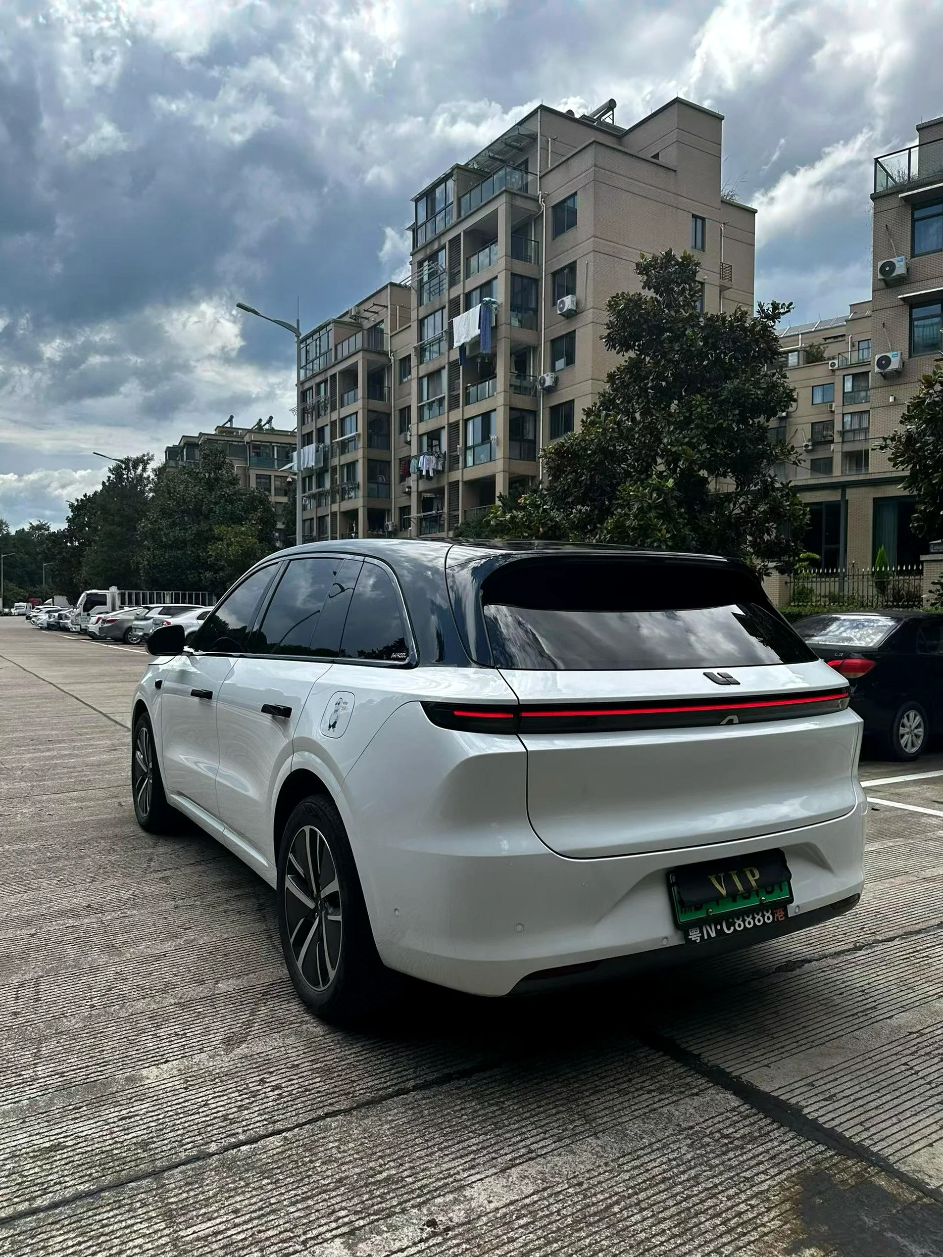 理想L6 后面外观二