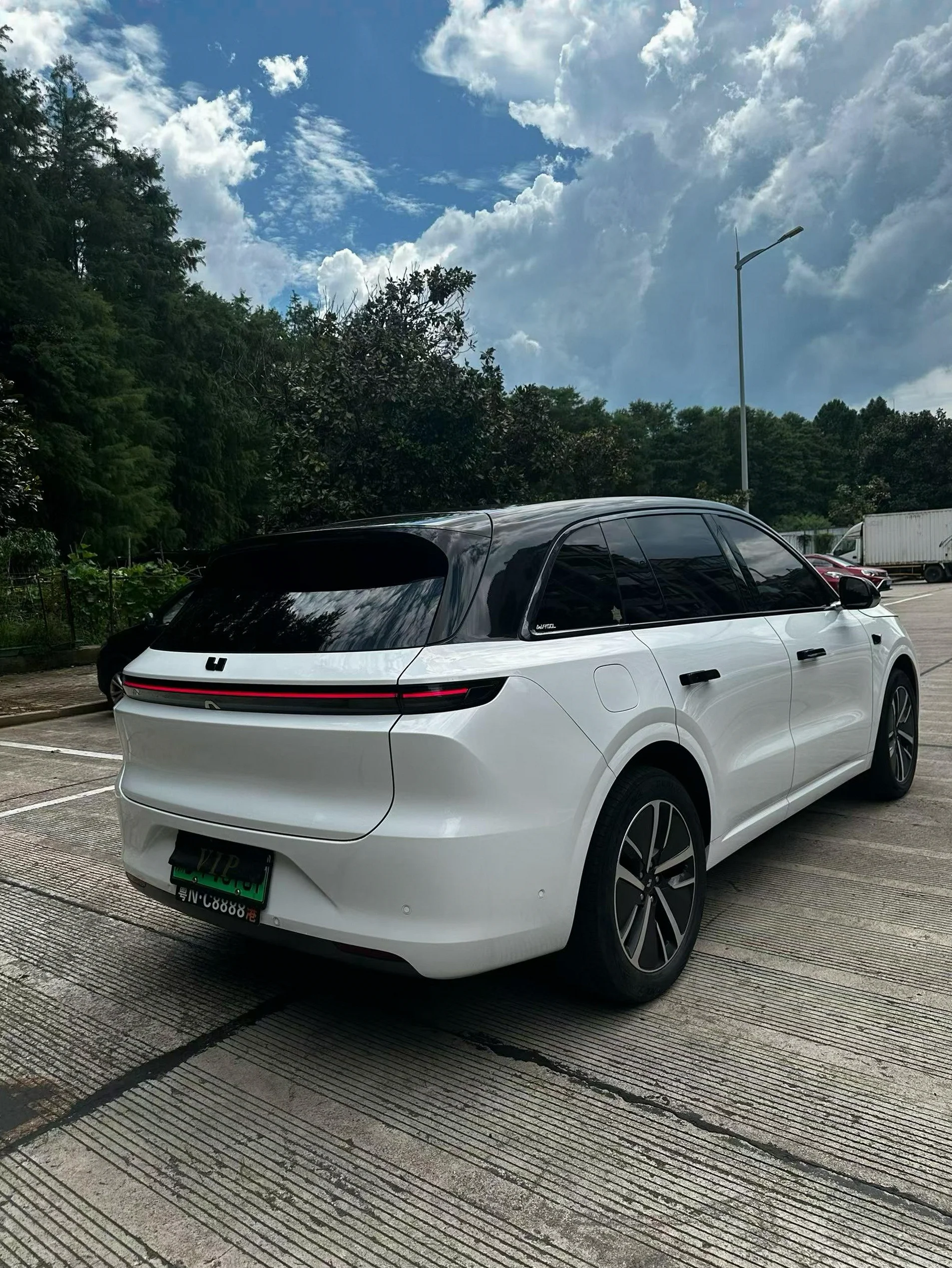 理想L6 后面外观一