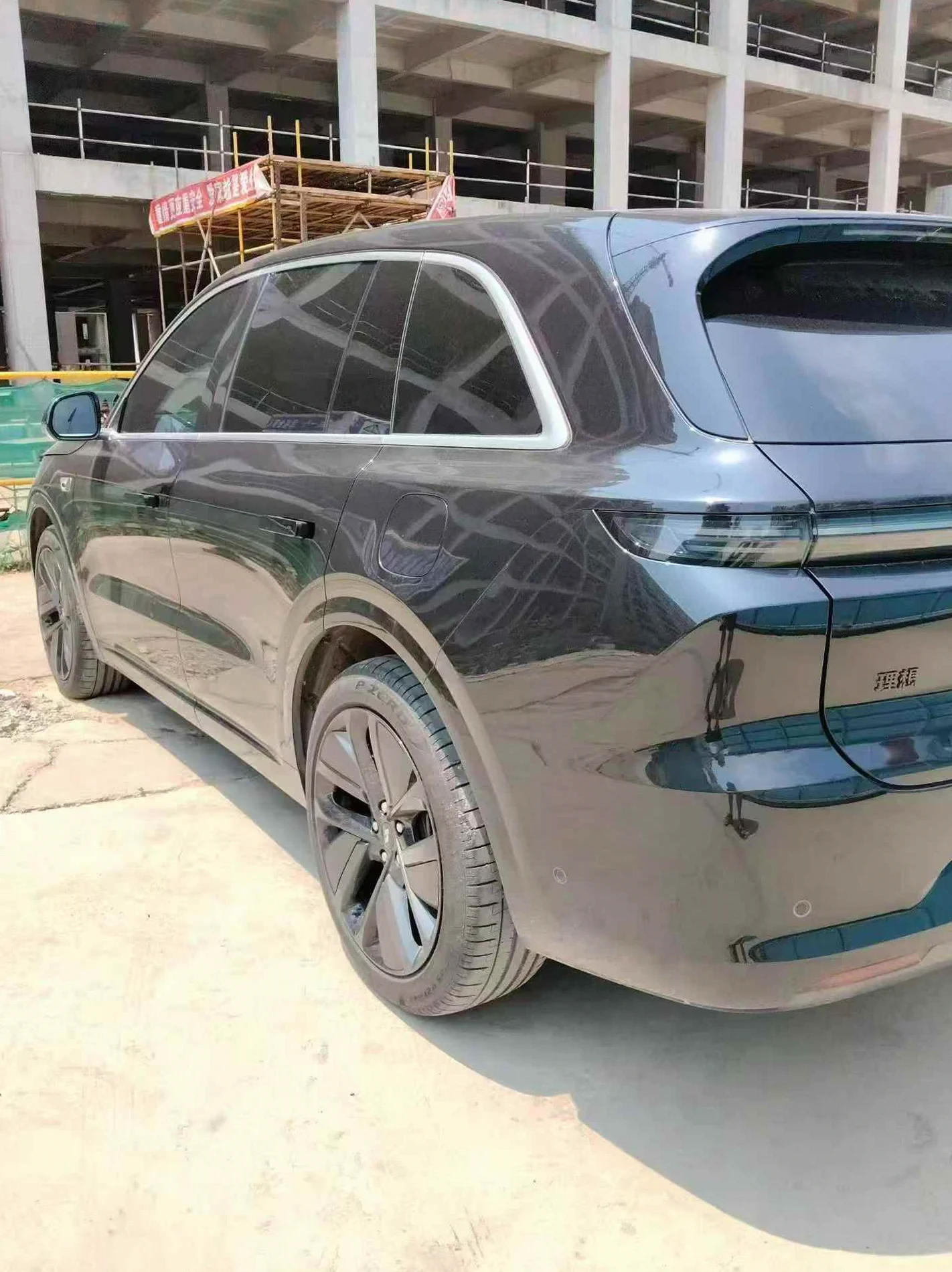 理想L6 后面外观一
