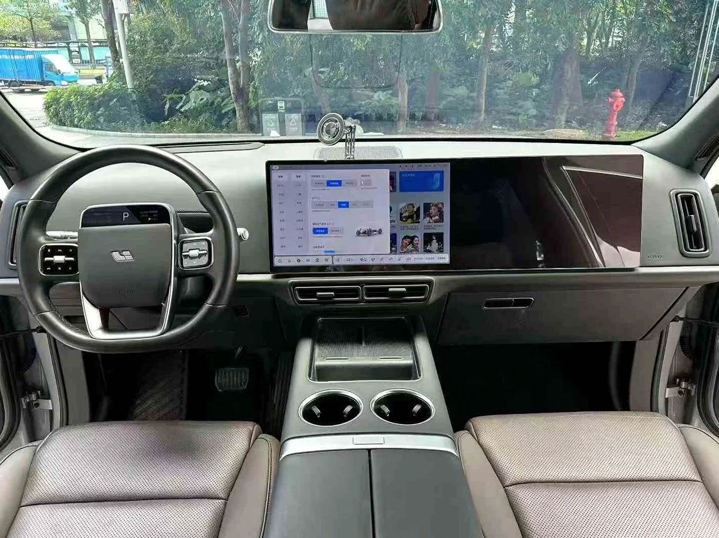 理想L8 后面外观三