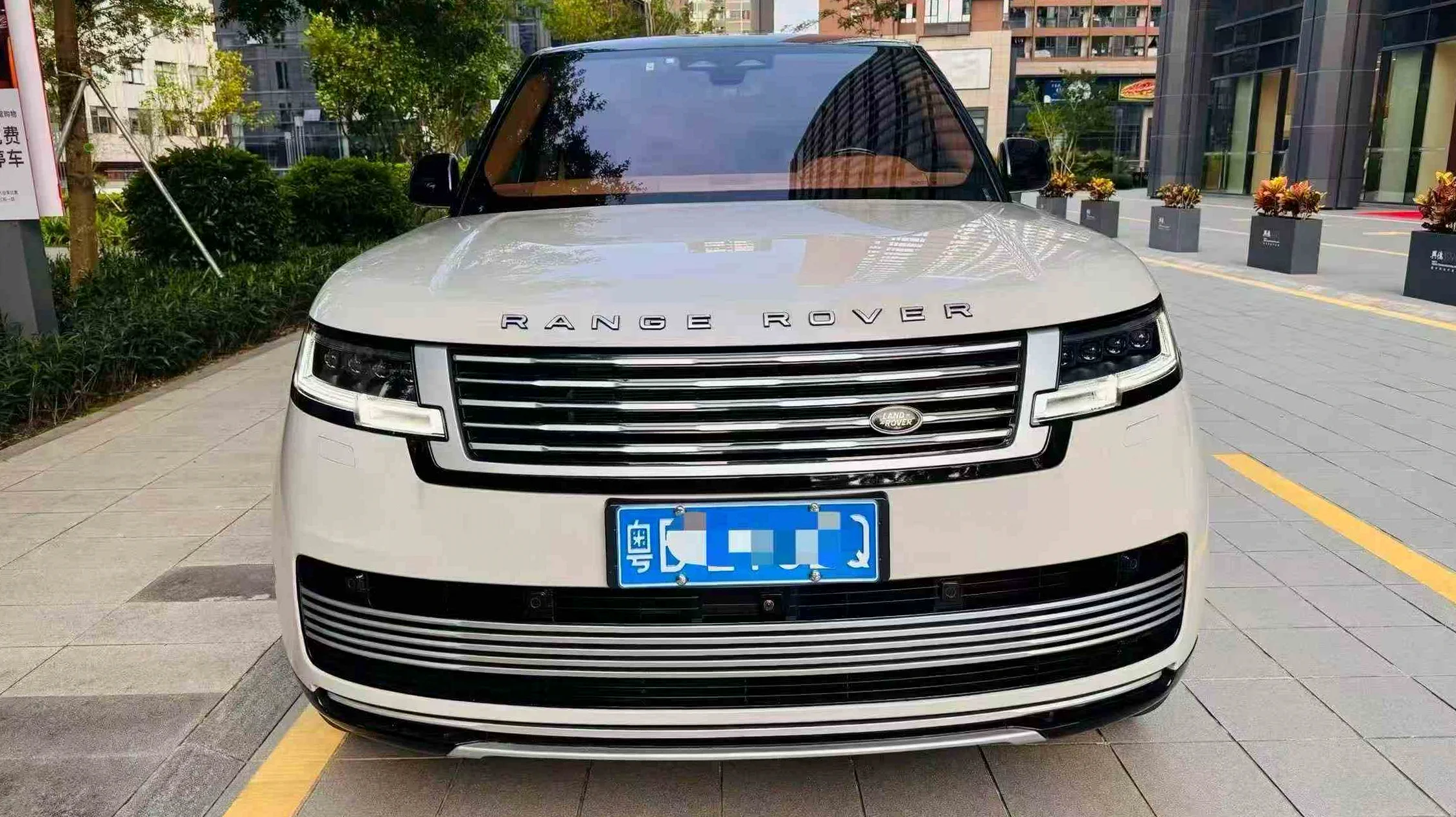路虎揽胜行政 正面外观二