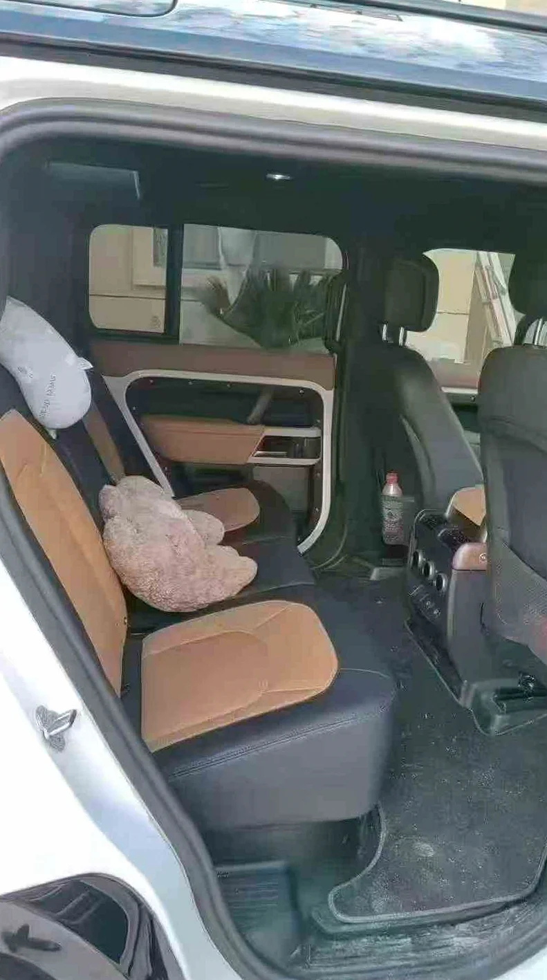 路虎卫士 后面外观一