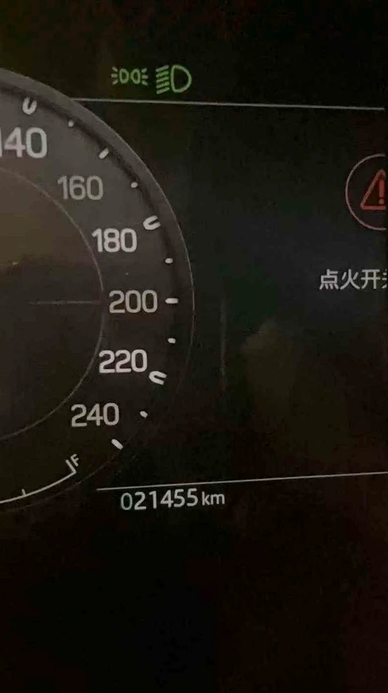 路虎卫士 后面外观三