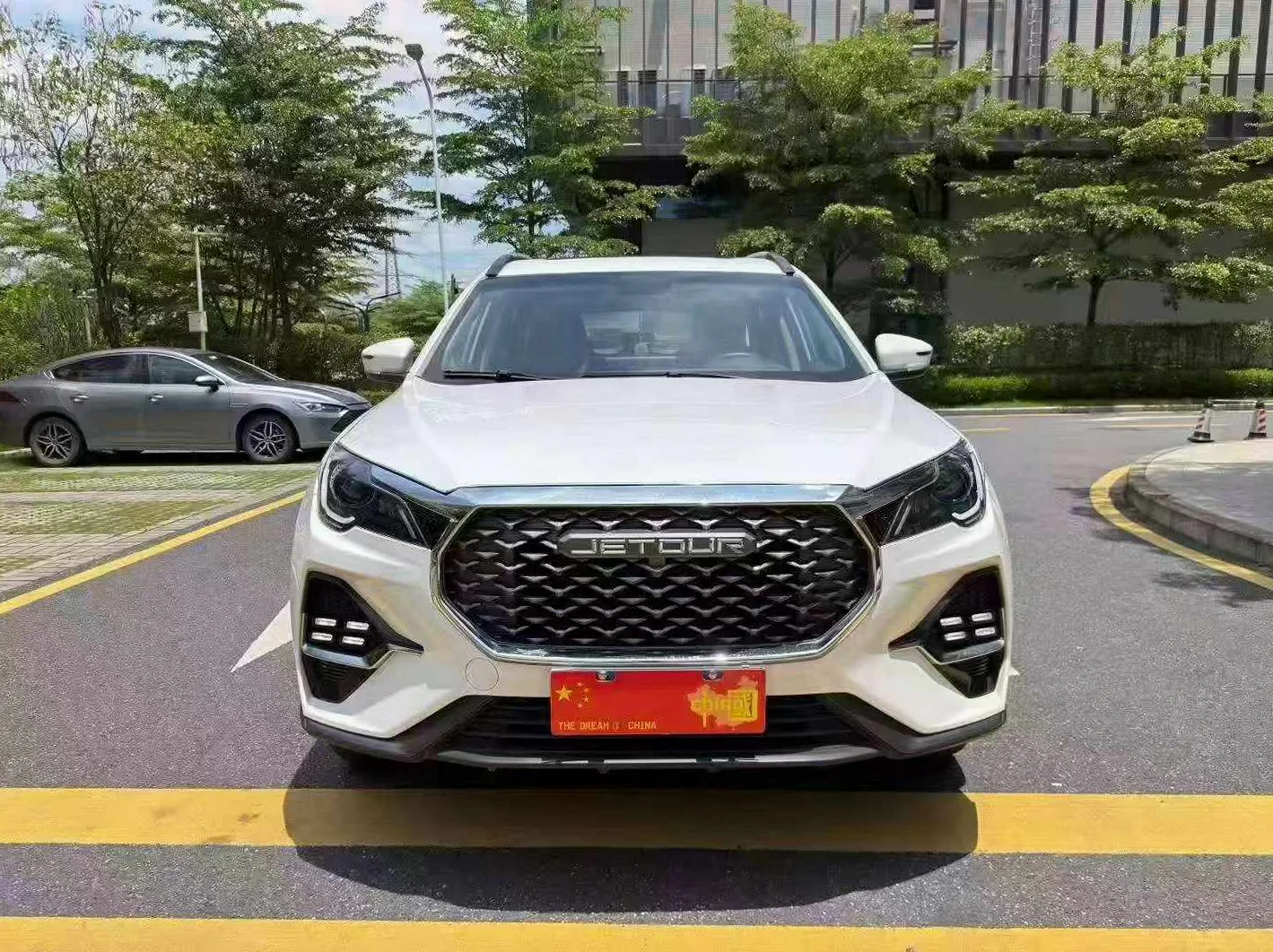 奇瑞X70 正面外观二