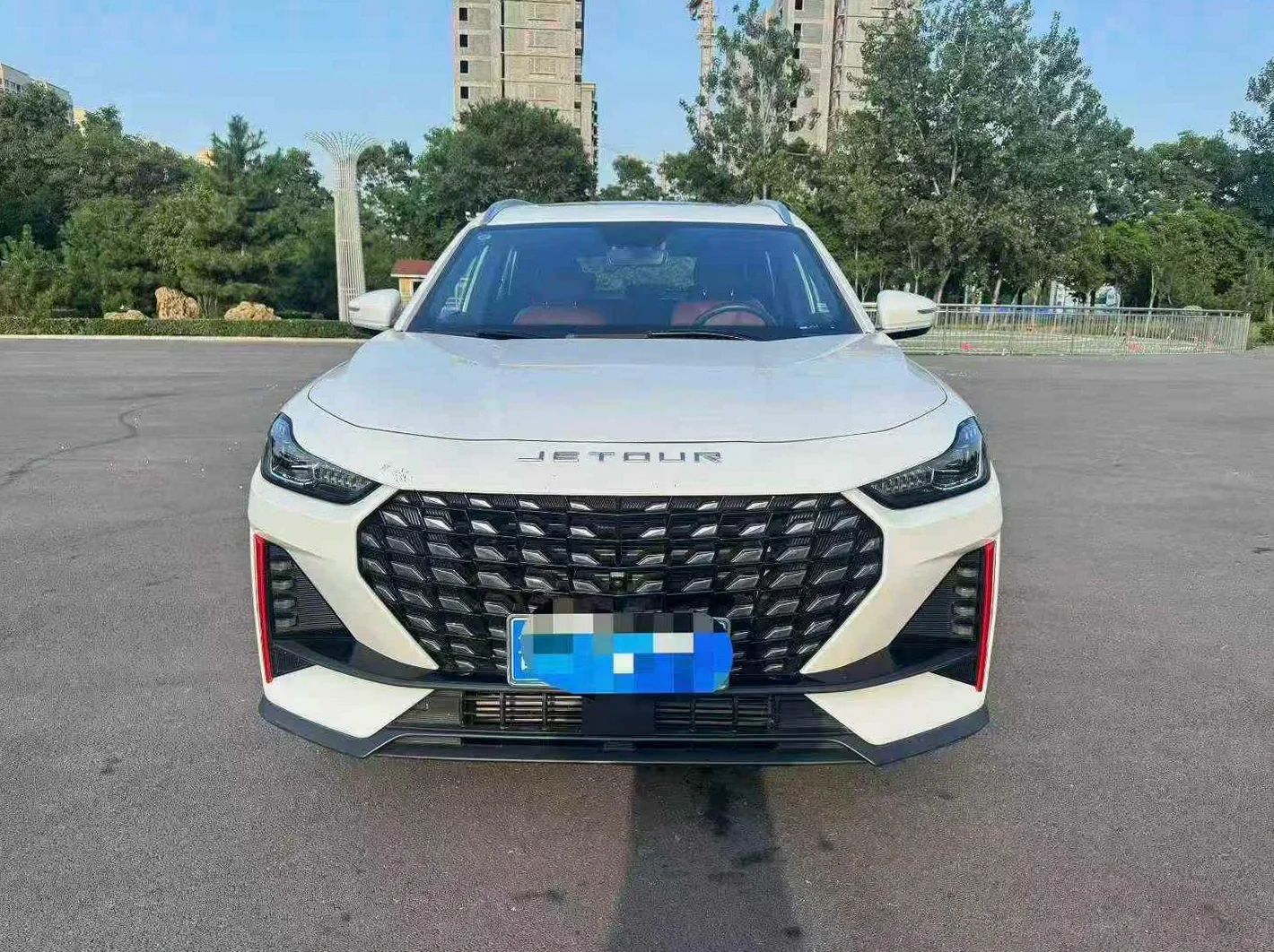 奇瑞X70 正面外观二