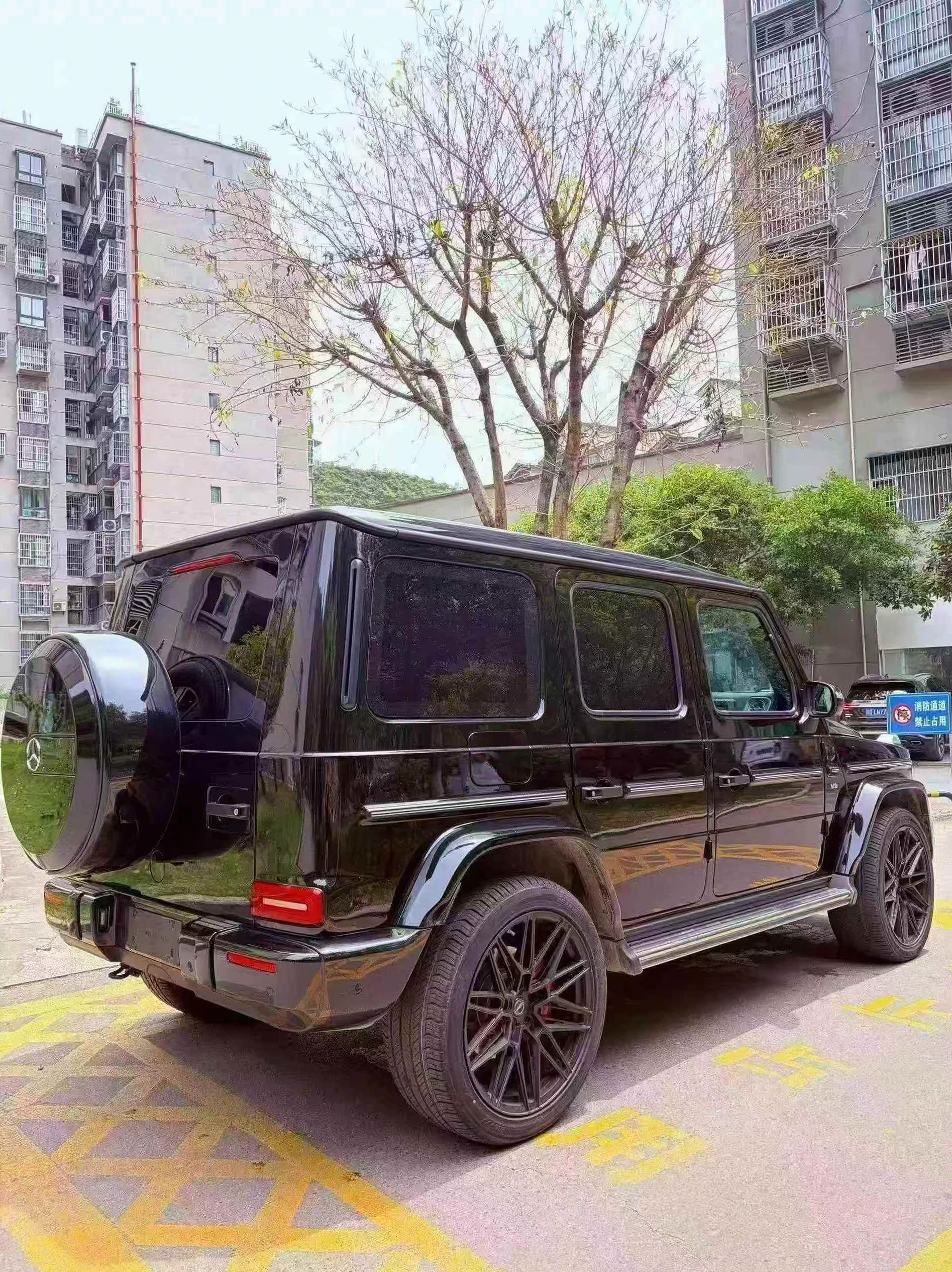 奔驰G 后面外观一