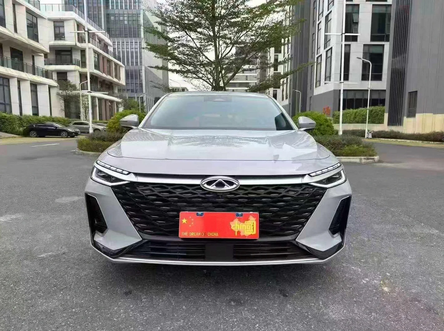 奔驰E 正面外观二