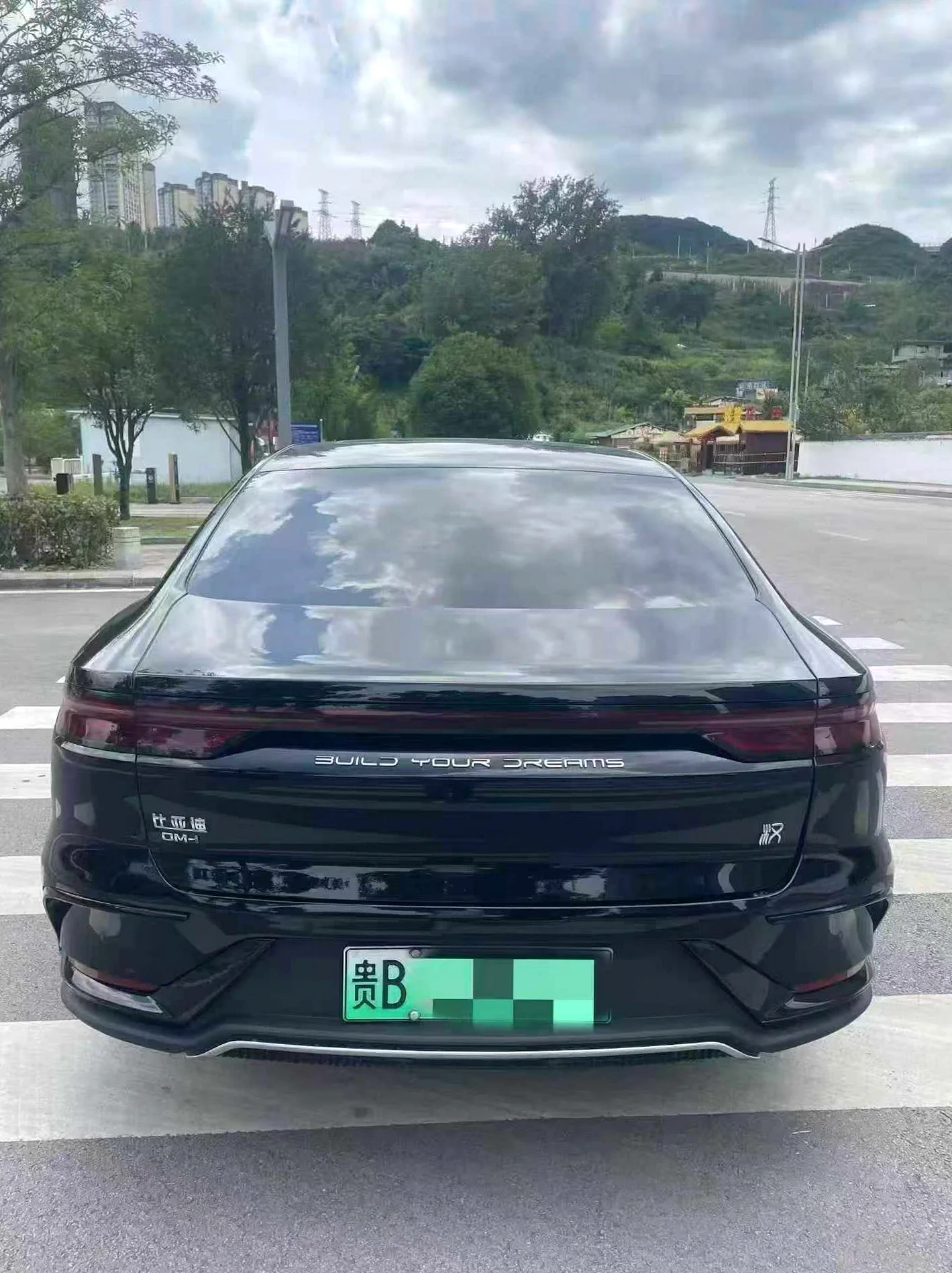 比亚迪汉 后面外观二