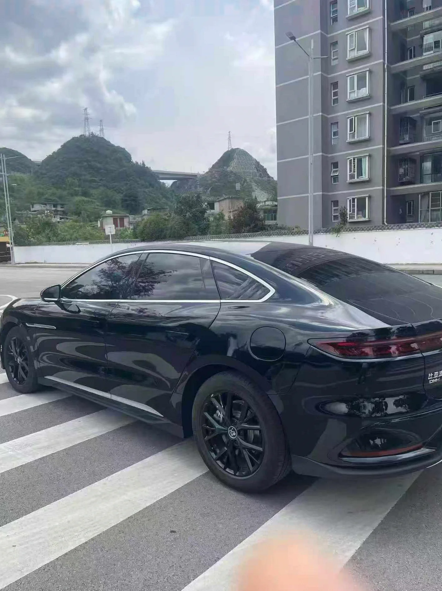 比亚迪汉 后面外观一