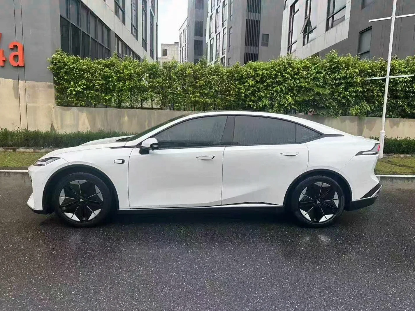 长安汽车SL03 后面外观一