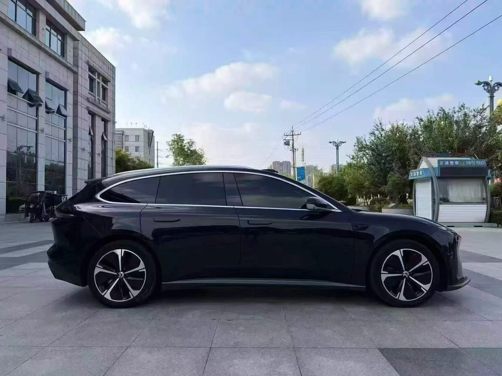 蔚来ET5 后面外观一