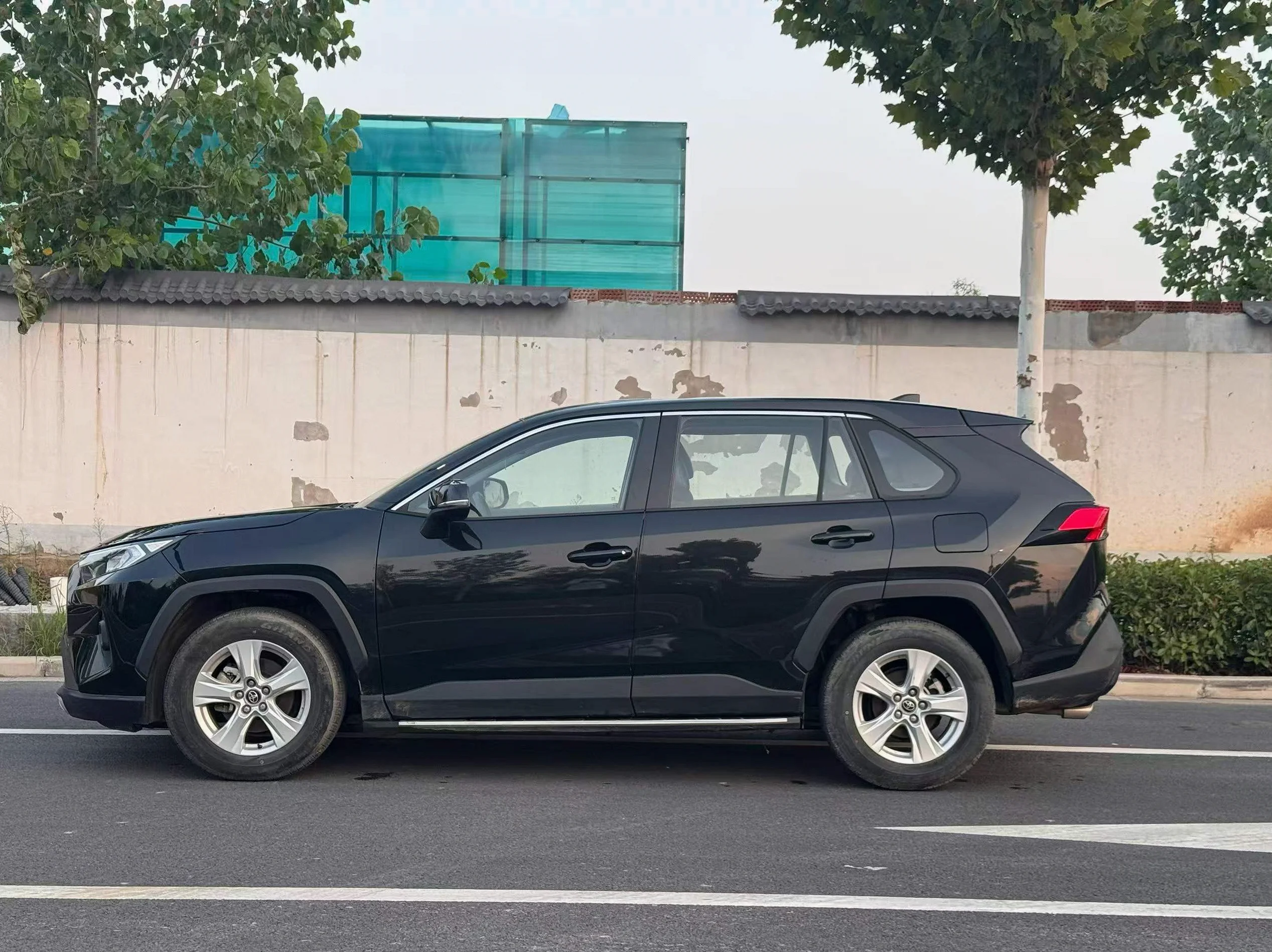 丰田RAV4荣放 后面外观一