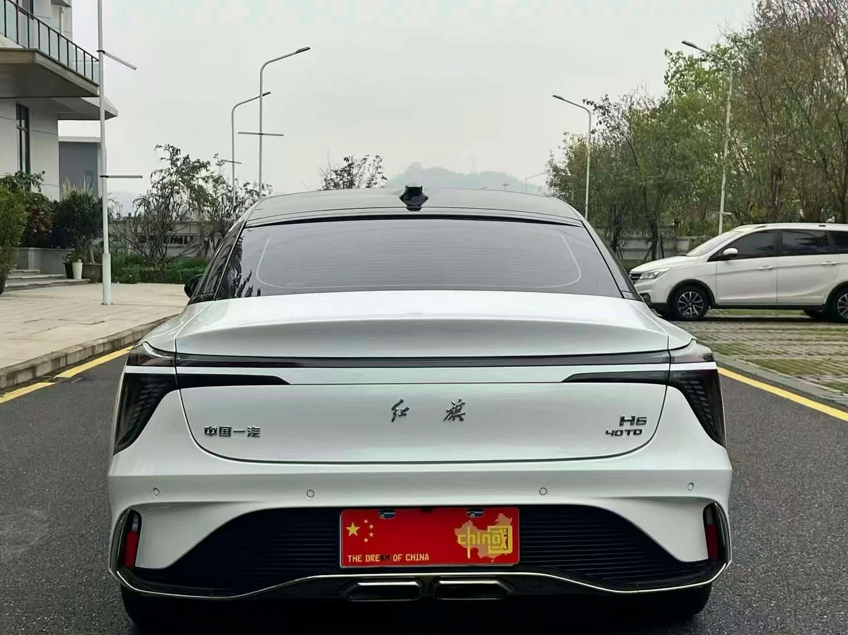 红旗H6 后面外观二
