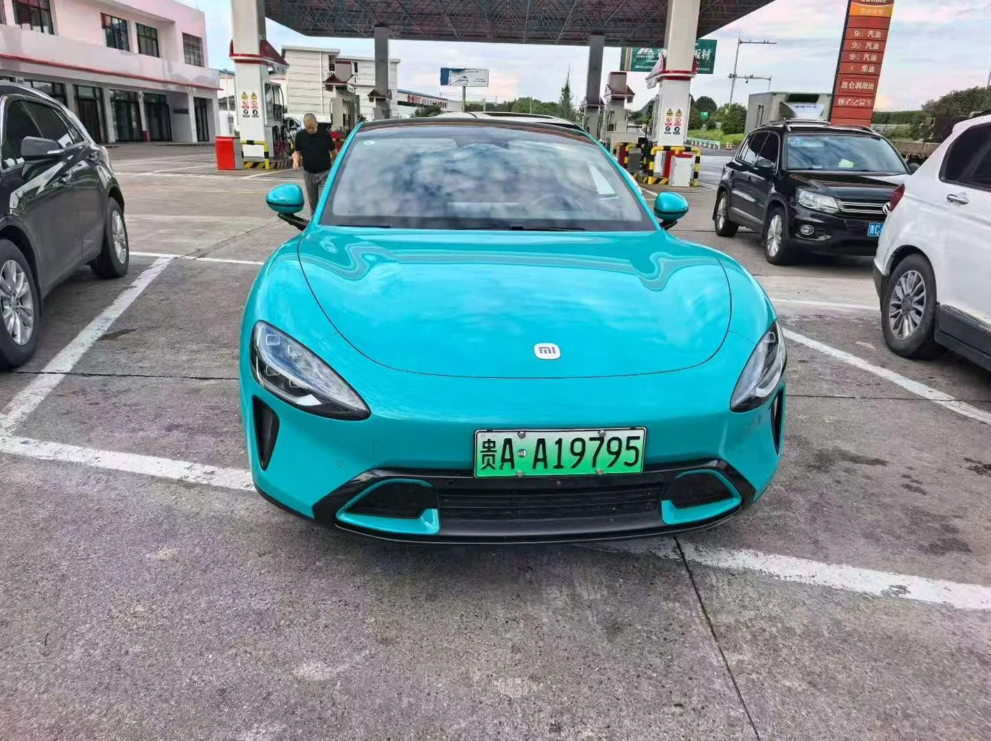 25年小米SU7 700续航