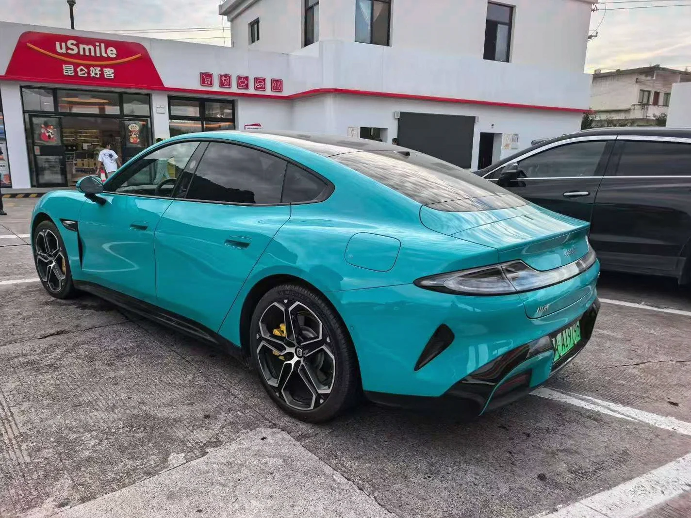 小米SU7 后面外观一