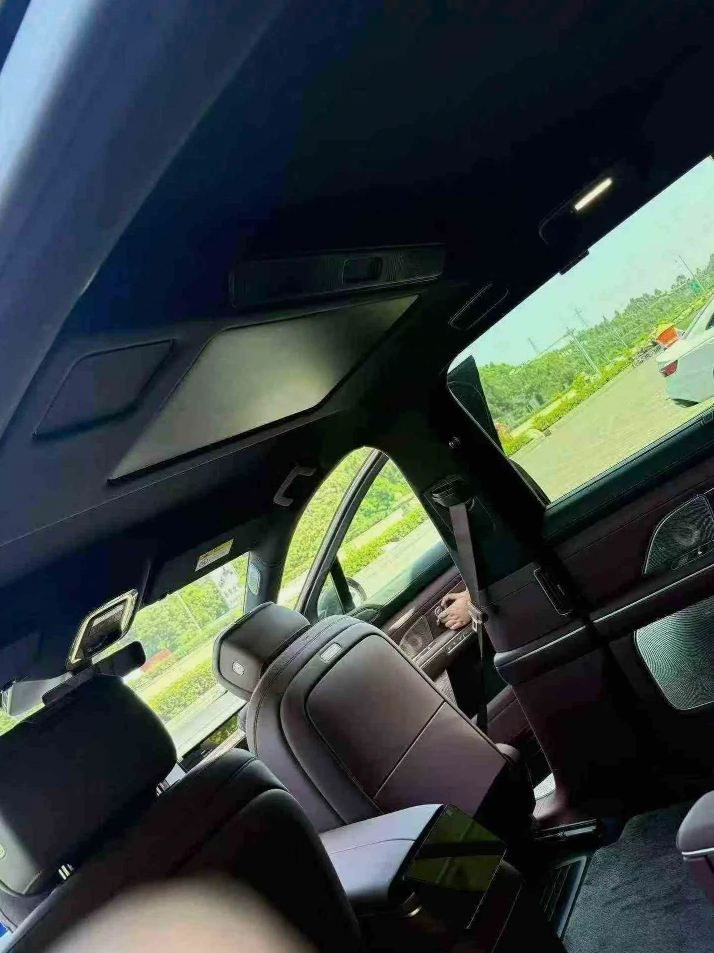 蔚来ES8 后面外观二