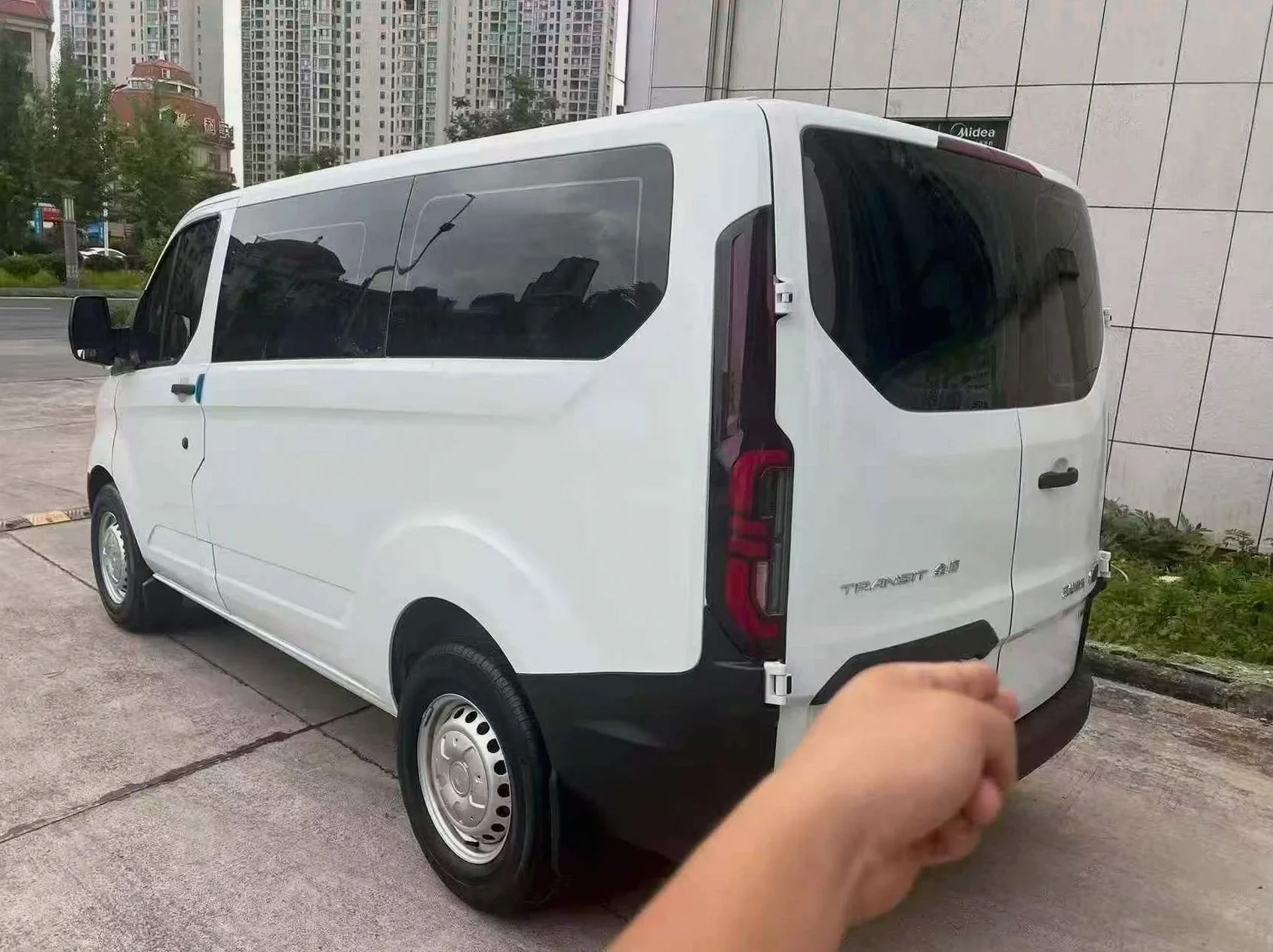福特全顺 后面外观三
