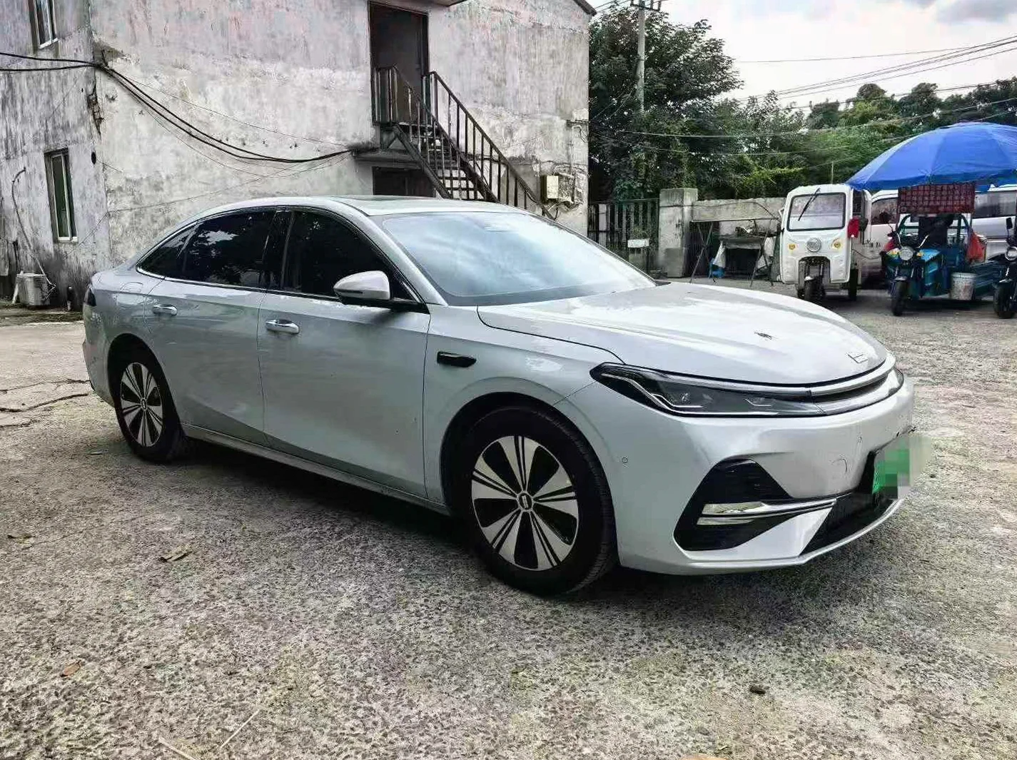 吉利银河 正面外观三