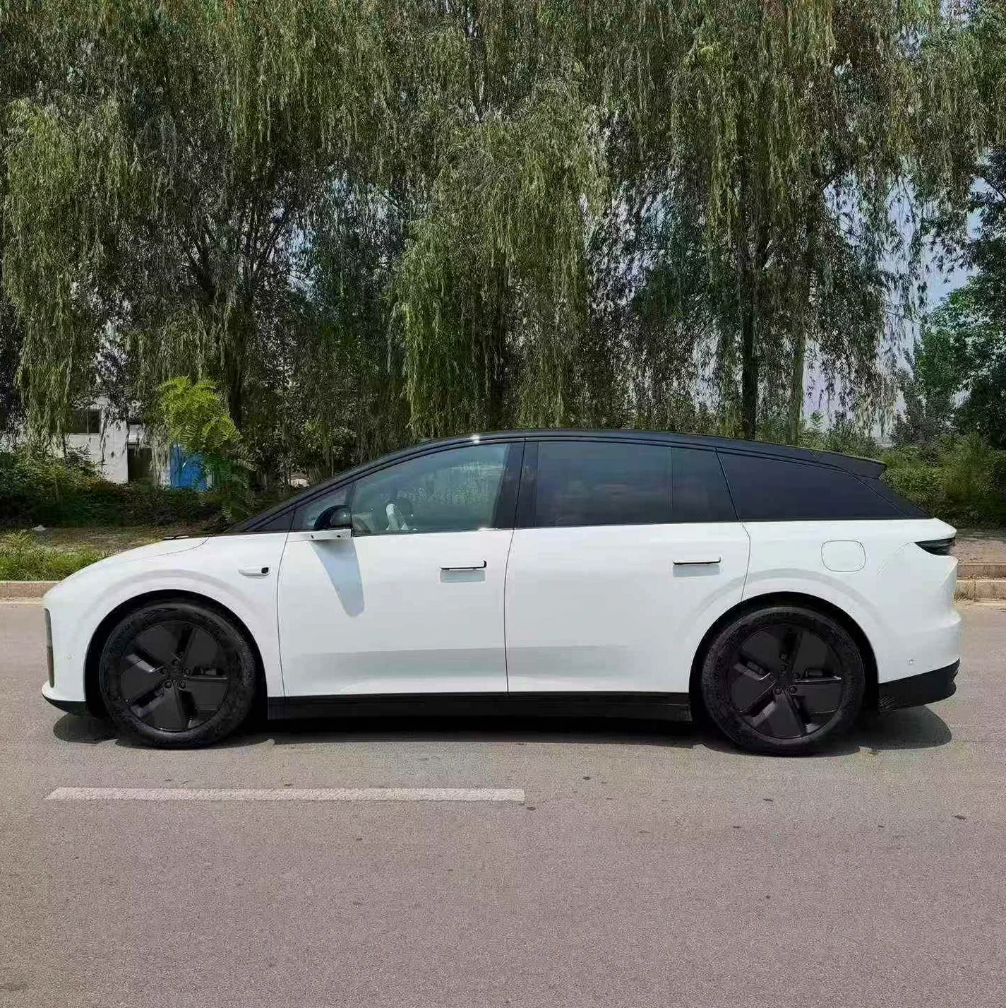 理想i6 后面外观一
