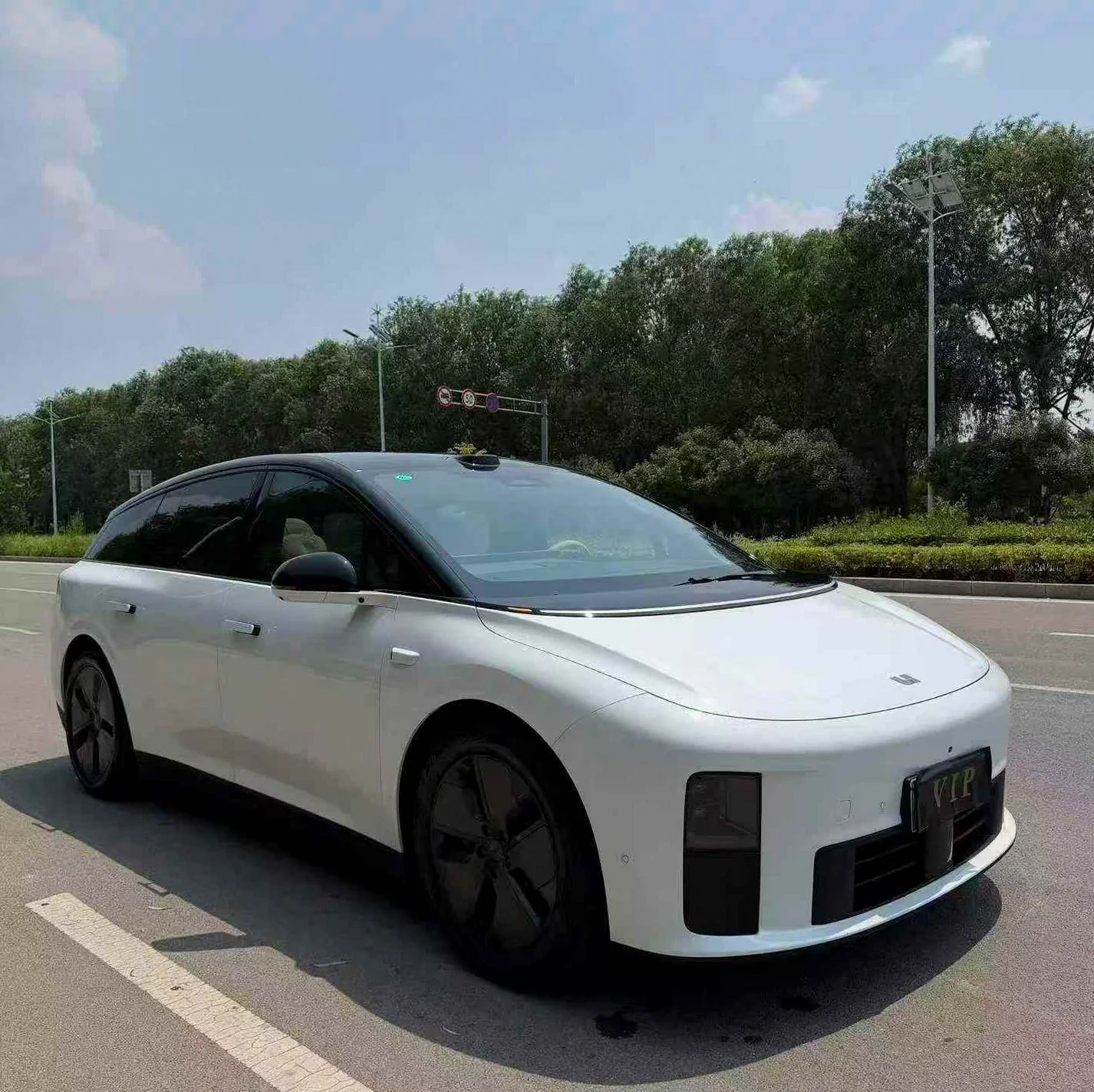 理想i6 正面外观二