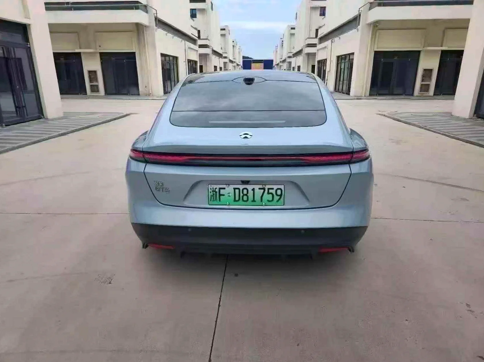 蔚来ET5 后面外观一