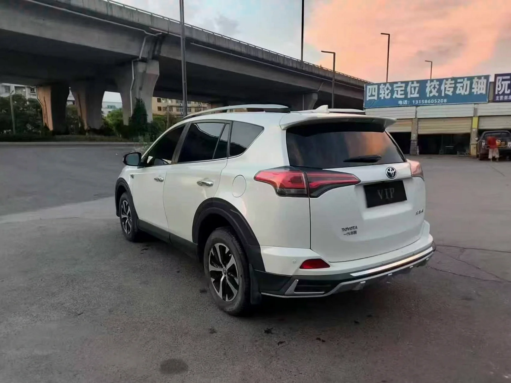 丰田RAV4荣放 后面外观一