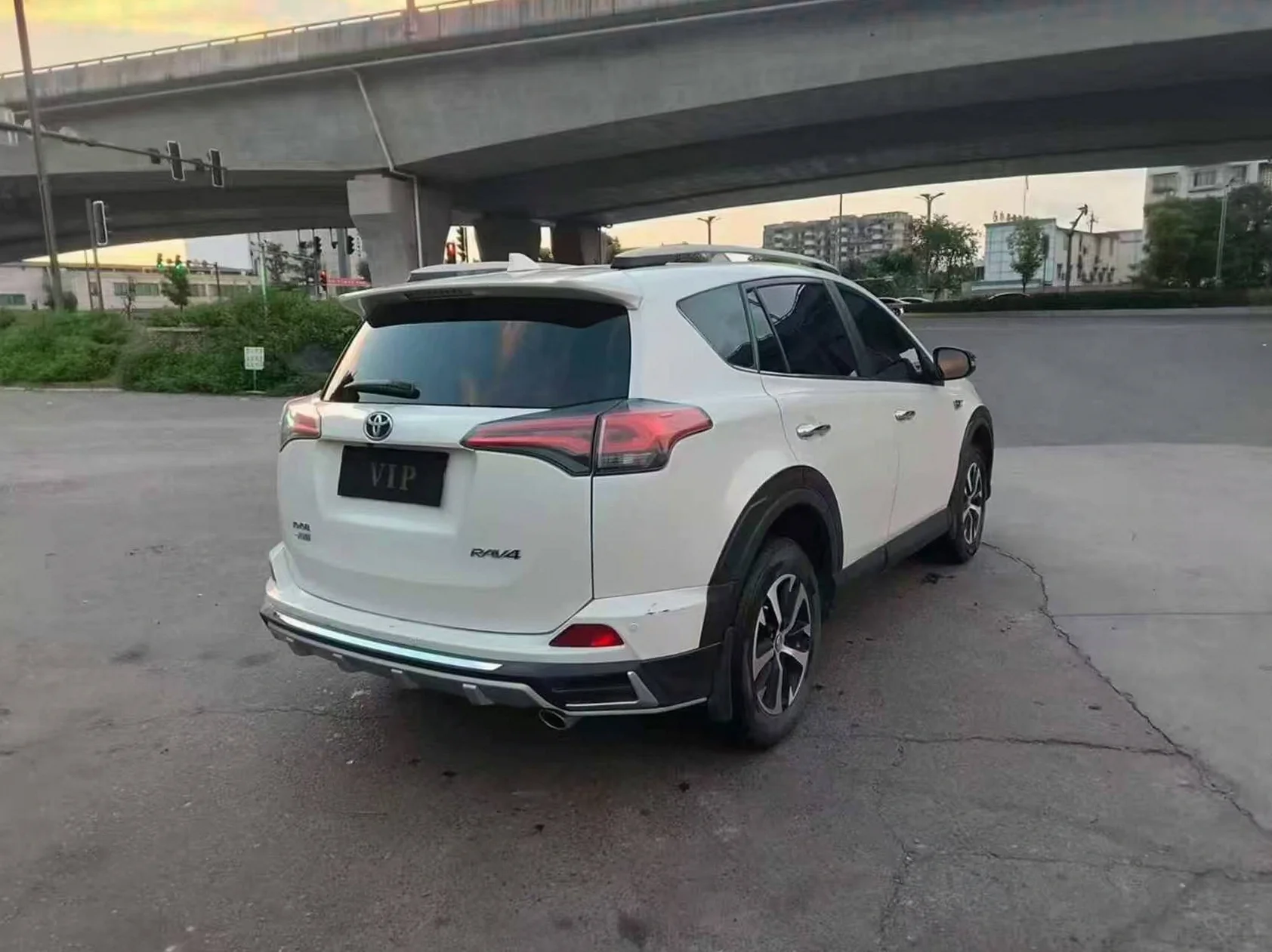 丰田RAV4荣放 后面外观三