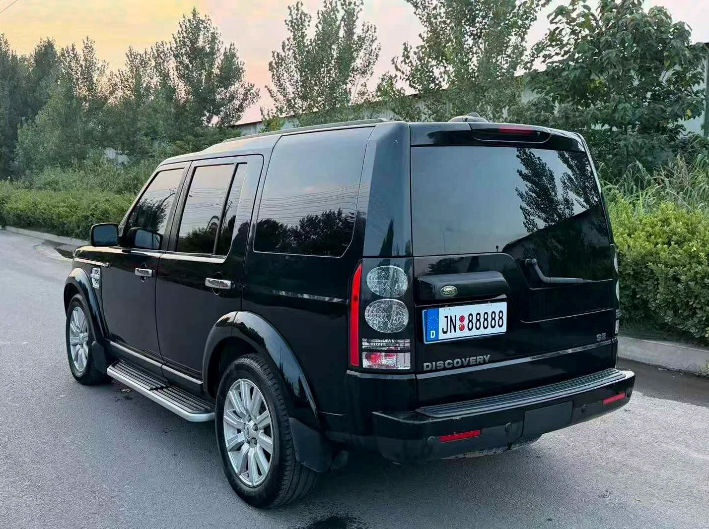 路虎发现 后面外观一