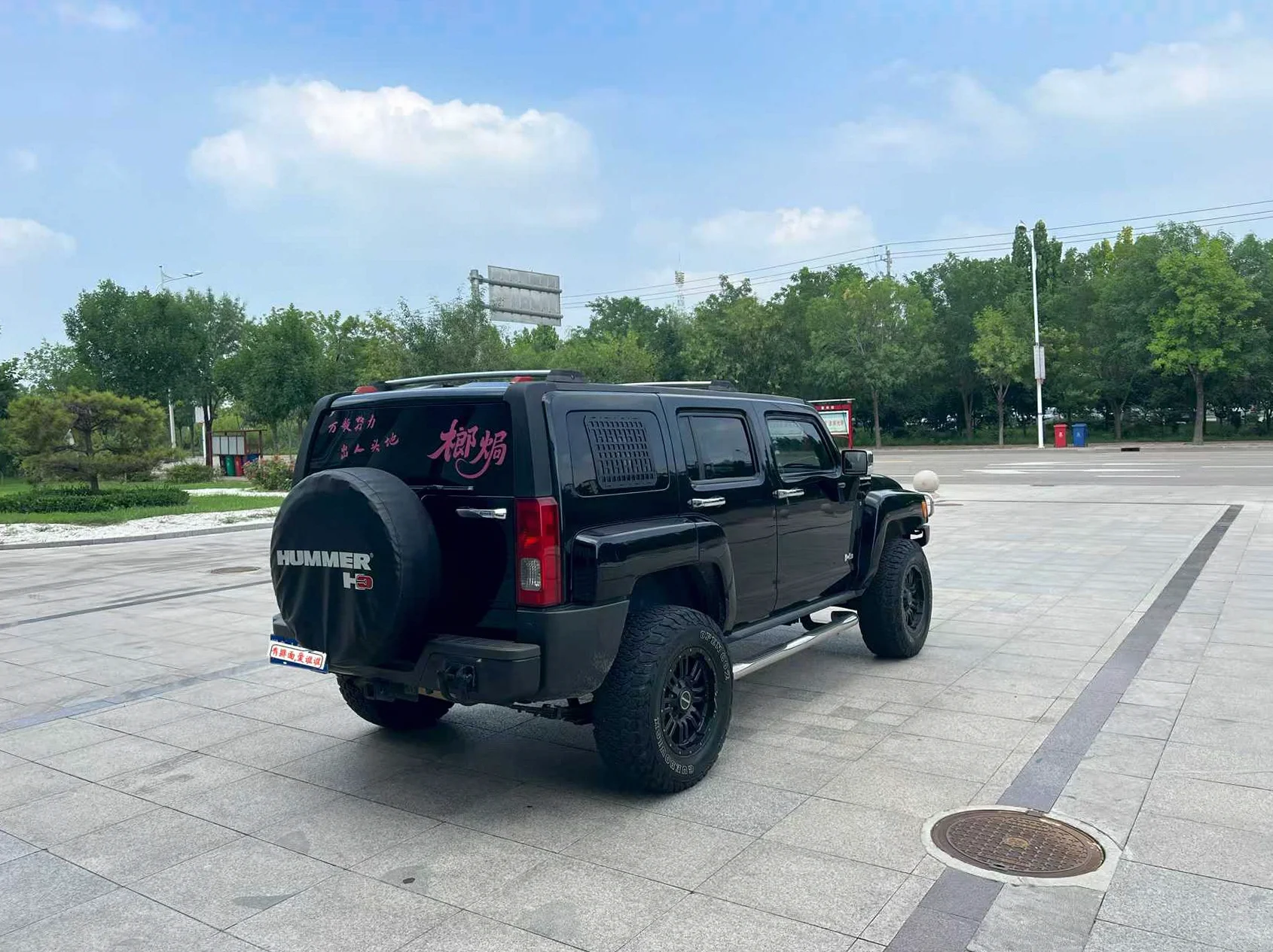 悍马H3 后面外观三