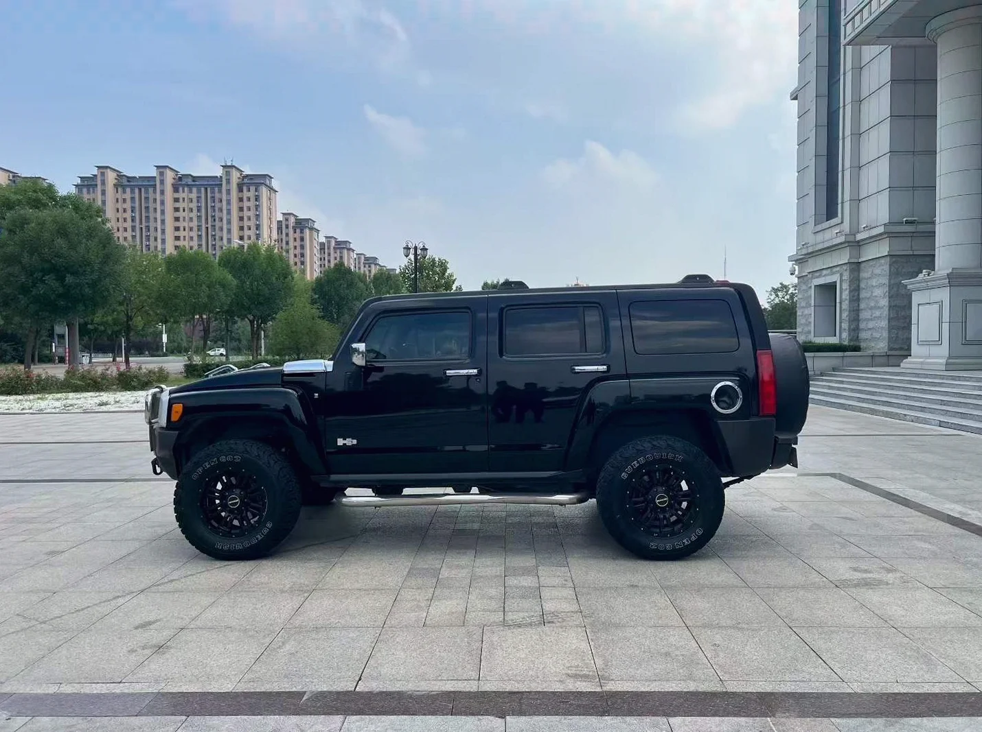 悍马H3 后面外观一