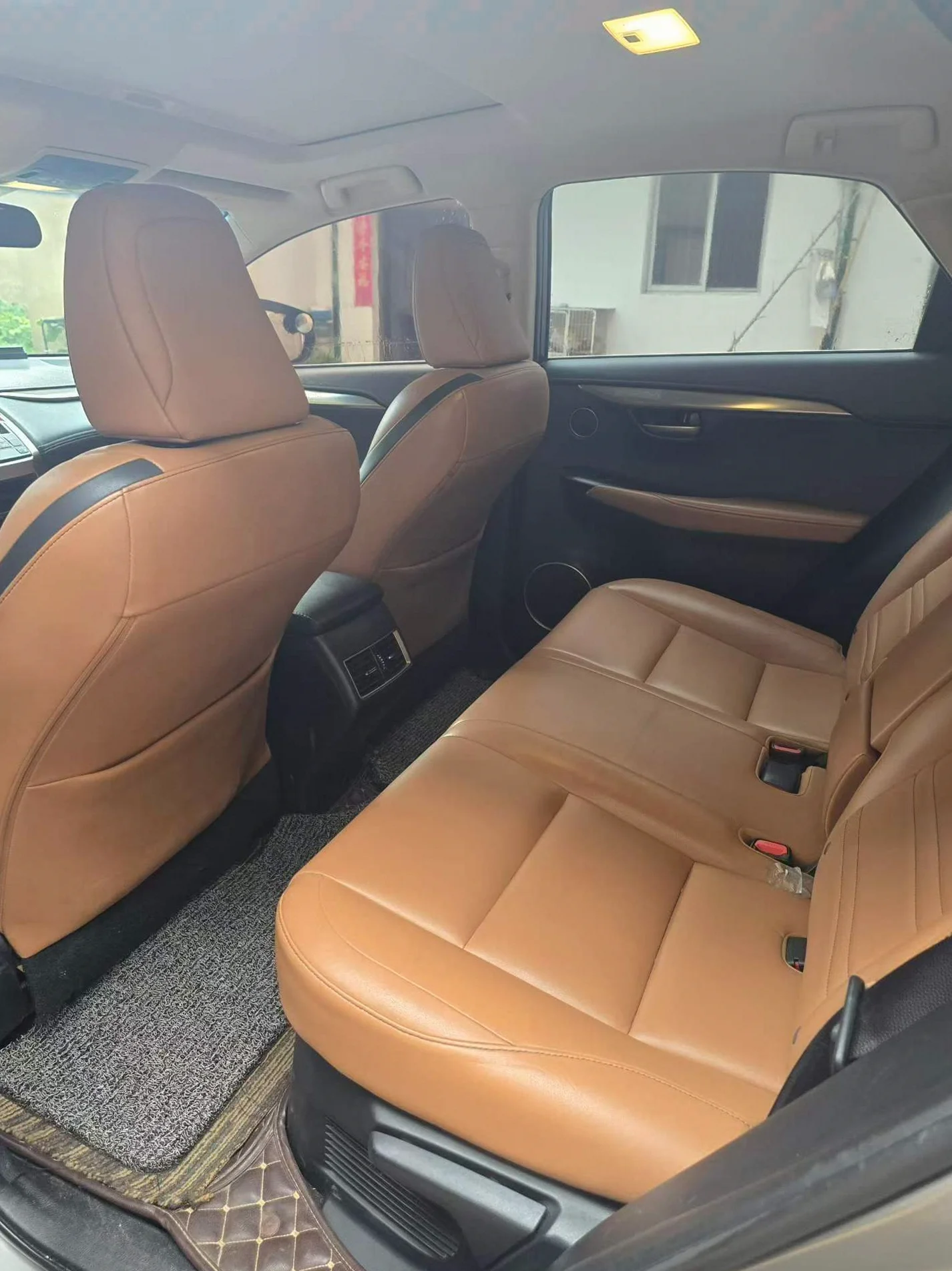 雷克萨斯NX 后面外观三