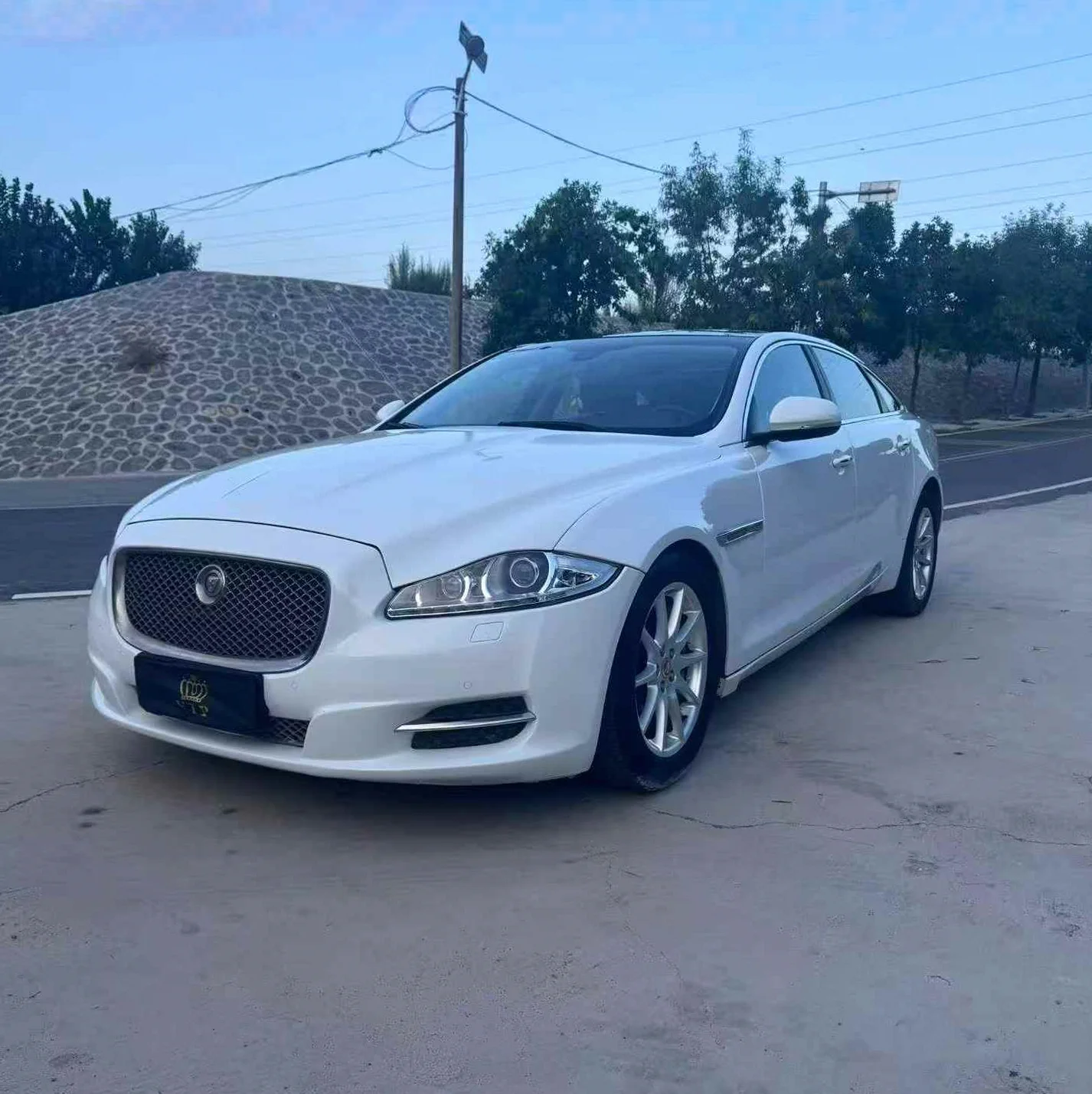 捷豹XJL 正面外观二