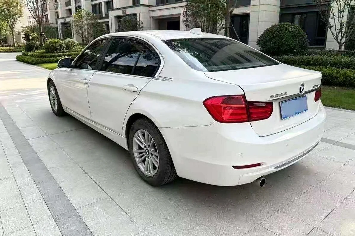 宝马3系 后面外观三